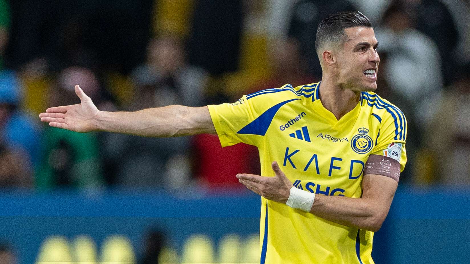 'Behaves like a kid!' - Fans tear into Ronaldo after Duran red reaction  