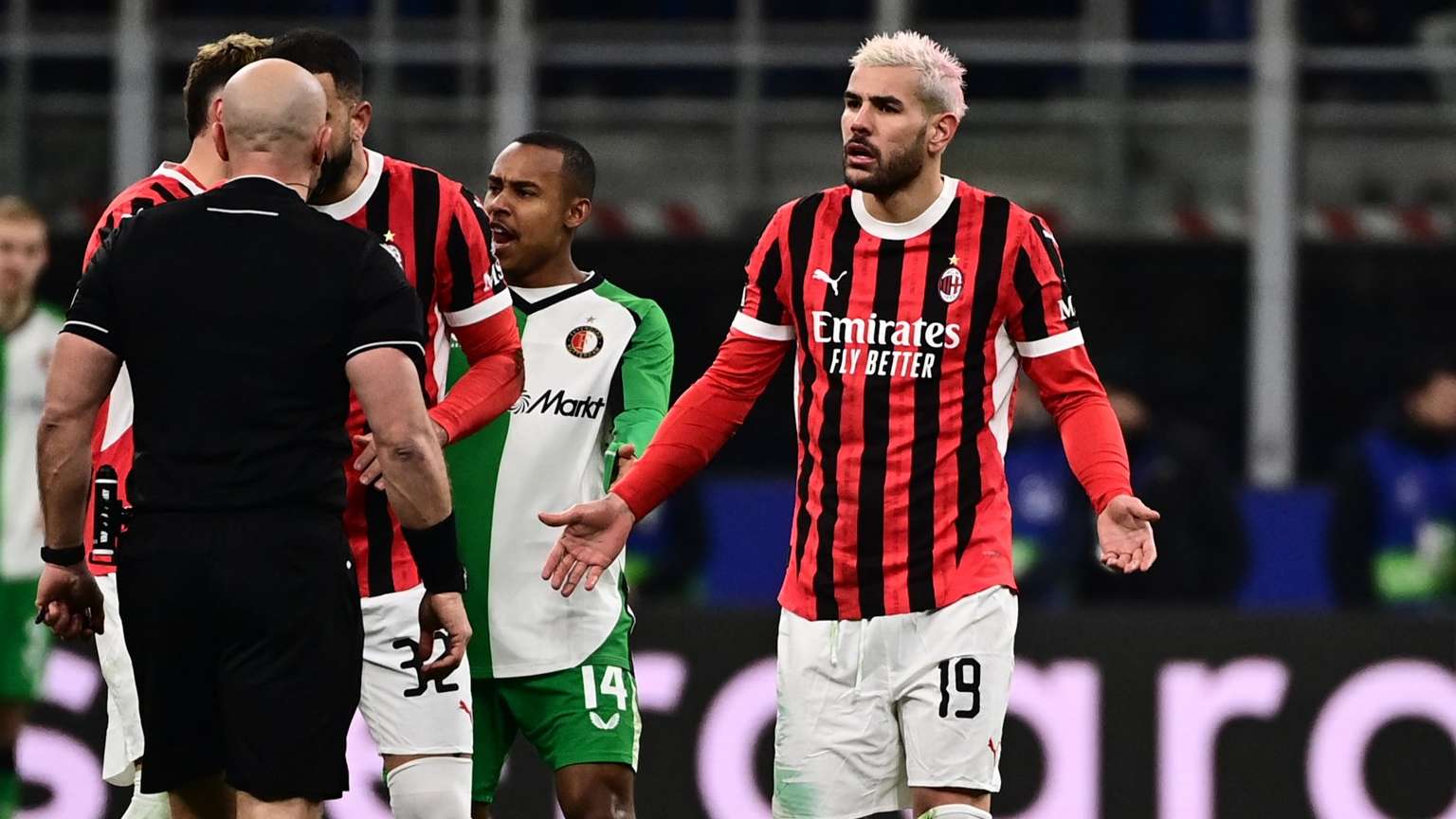 Hernandez issues apology over costly Champions League red card  