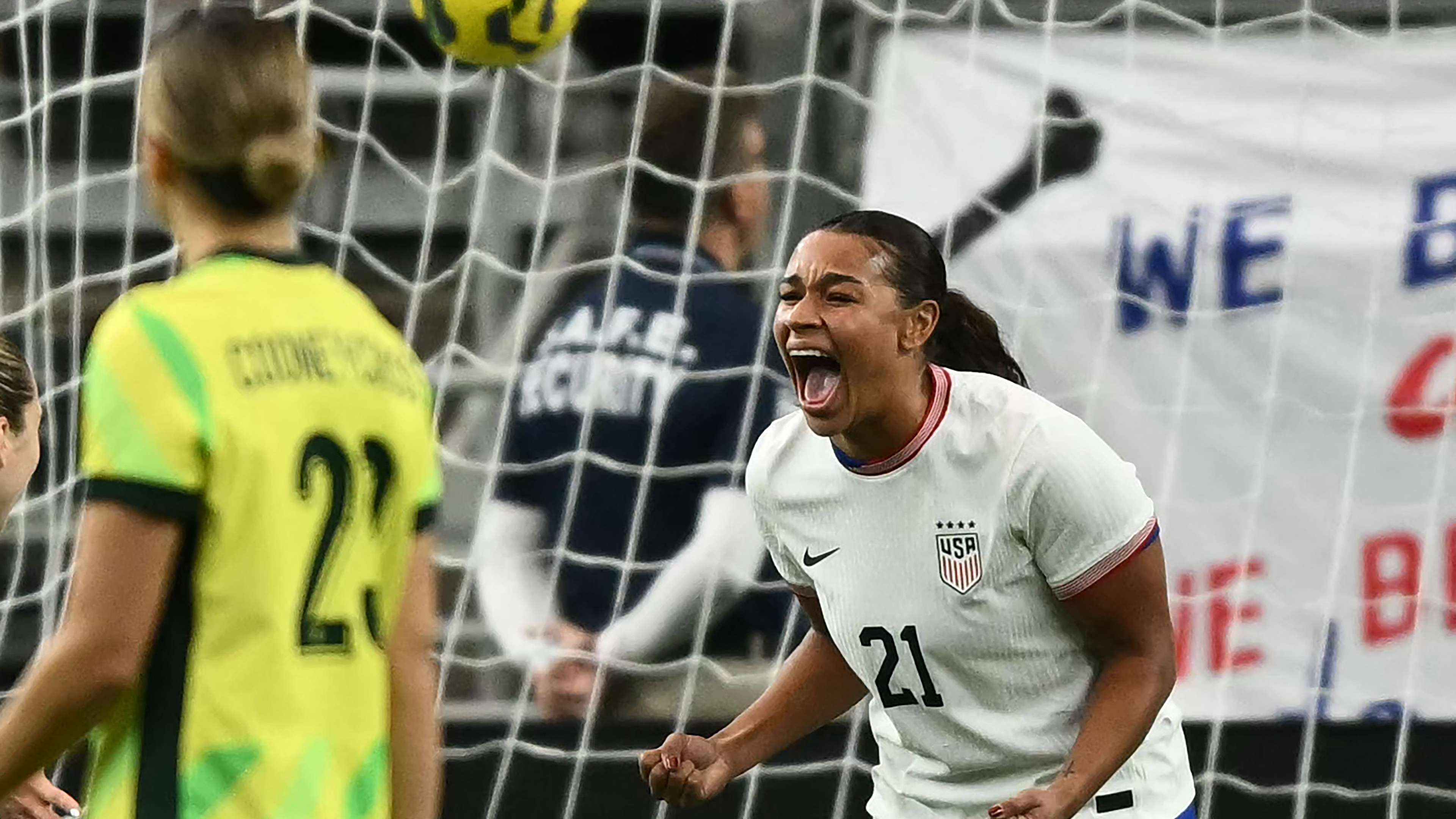 Sister act Thompsons, historically young lineup power USWNT  
