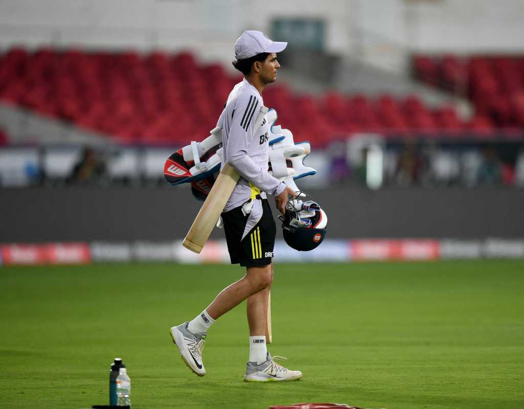 Gill's solo act - turns up for practice alone on off day  