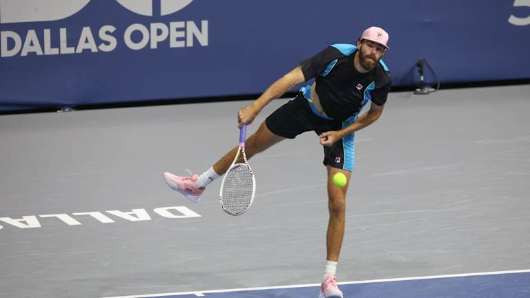 Denis Shapovalov upsets Taylor Fritz in late-night thriller to reach quarterfinals in Dallas  