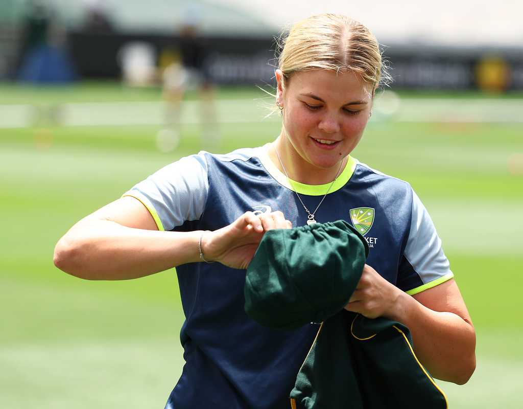 UPW sign Voll as replacement for Athapaththu  