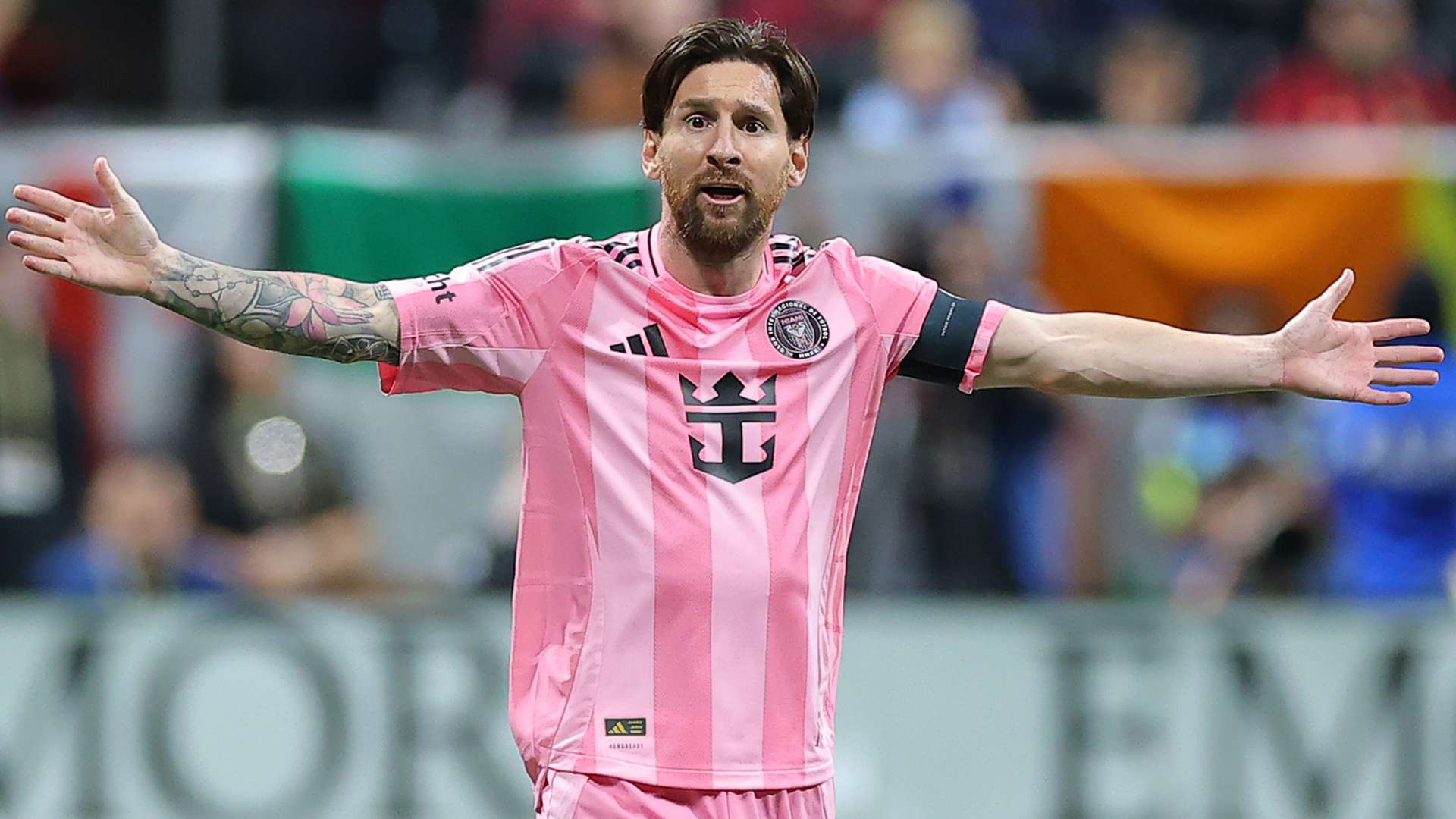 📽️ | Classic Messi! Leo dances past defenders & lobs keeper  