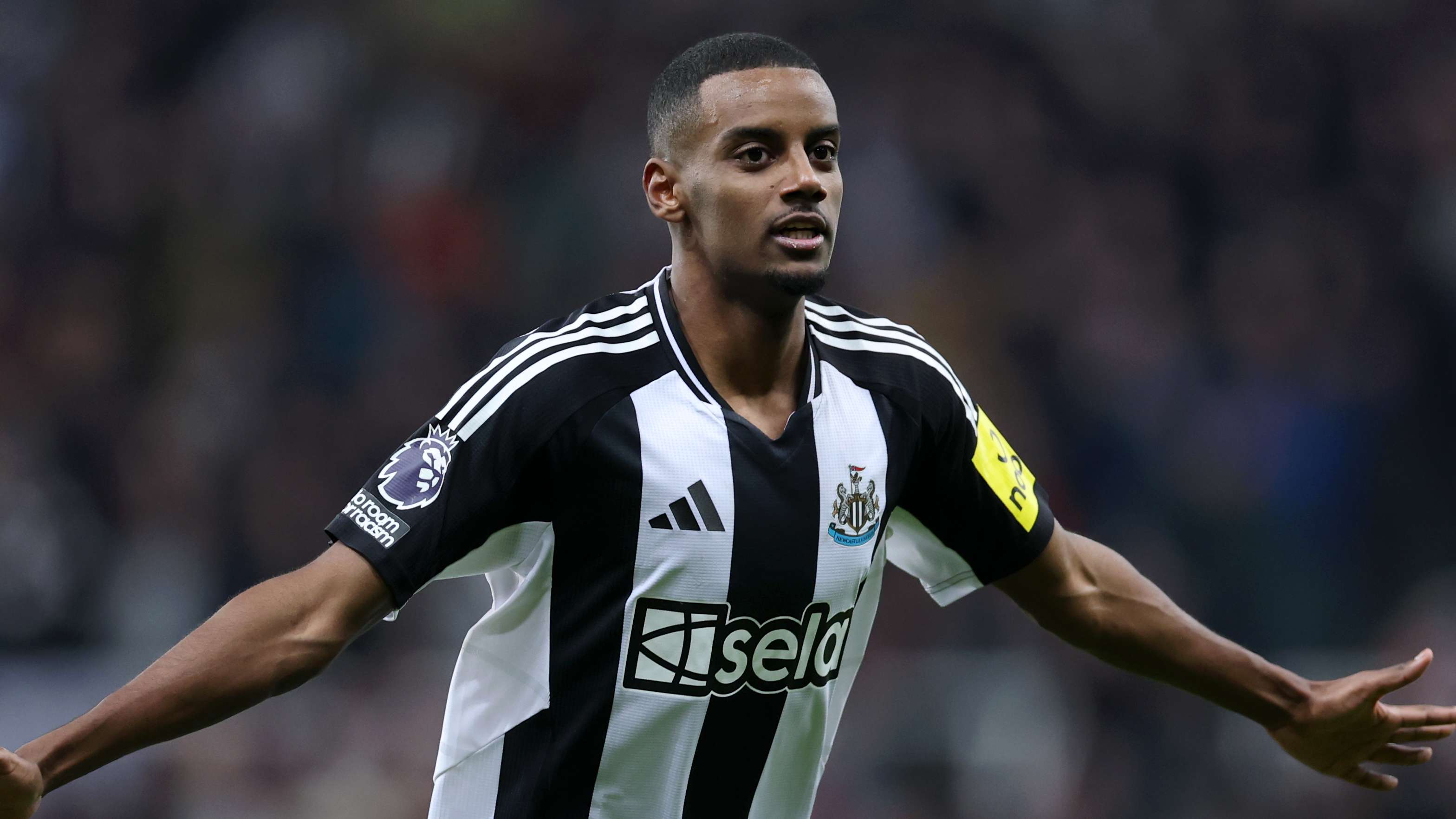 How much does Alexander Isak earn at Newcastle? How much does Alexander Isak earn at Newcastle?