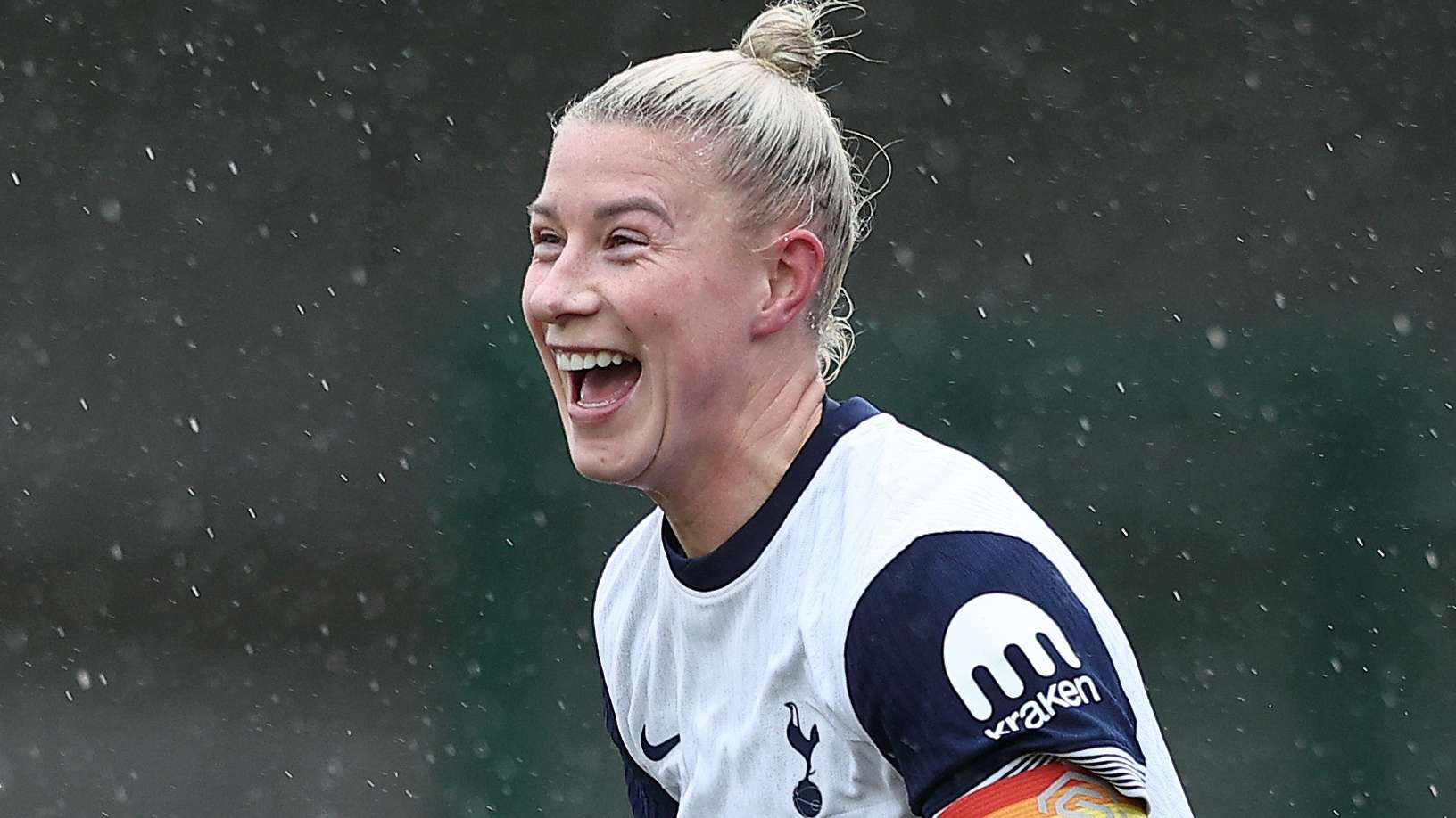 Beth England sets new WSL record with strike against Man City  