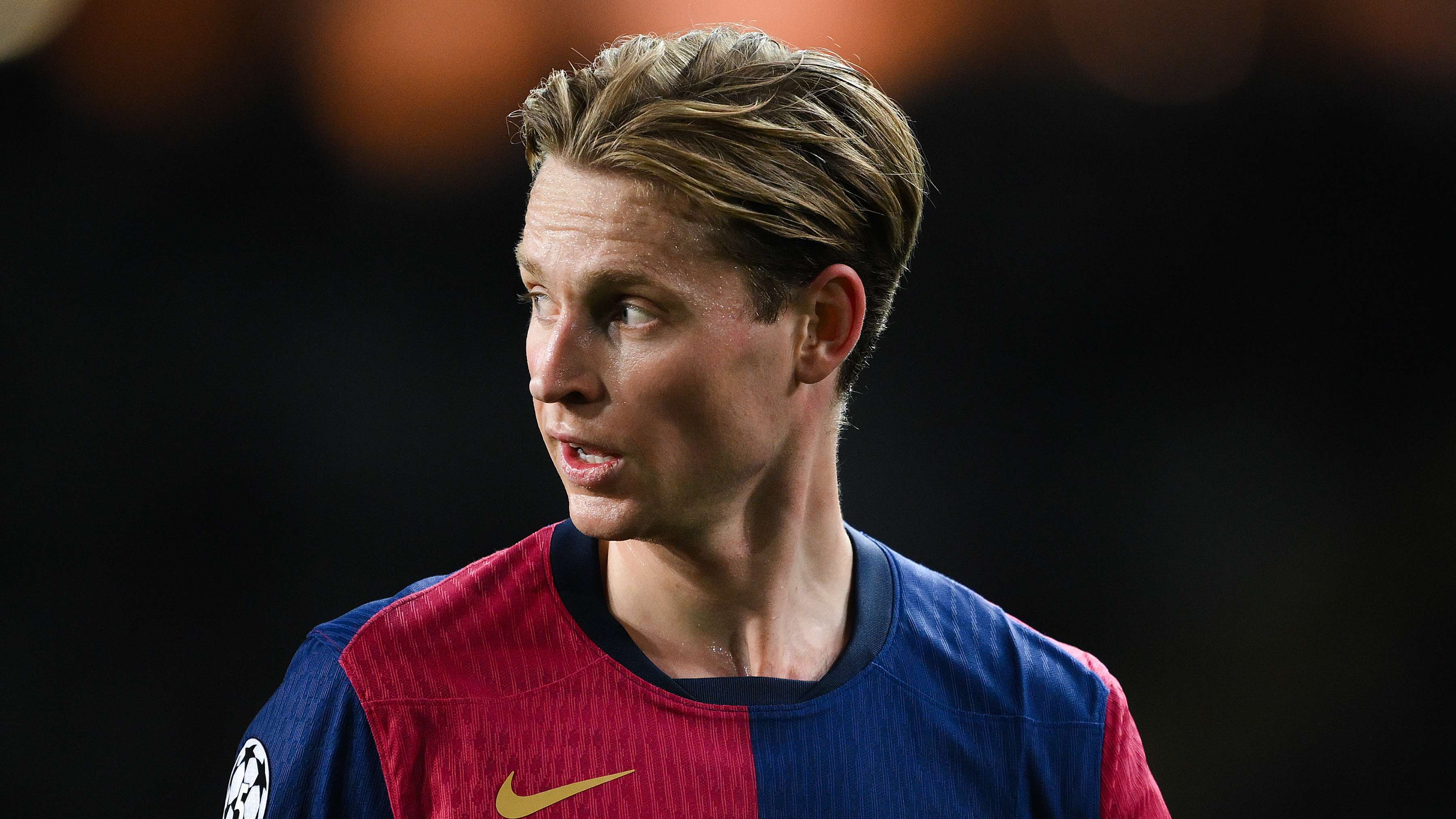 How much does Frenkie de Jong earn per week at Barcelona?  