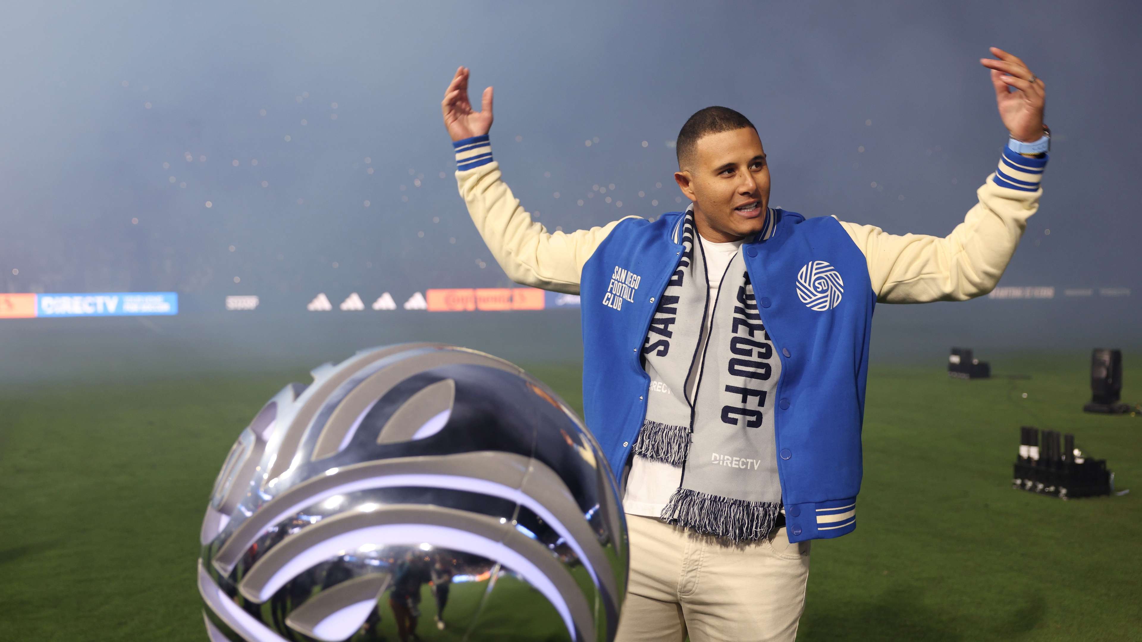 Machado brings Tatis, Padres squad to support San Diego FC  