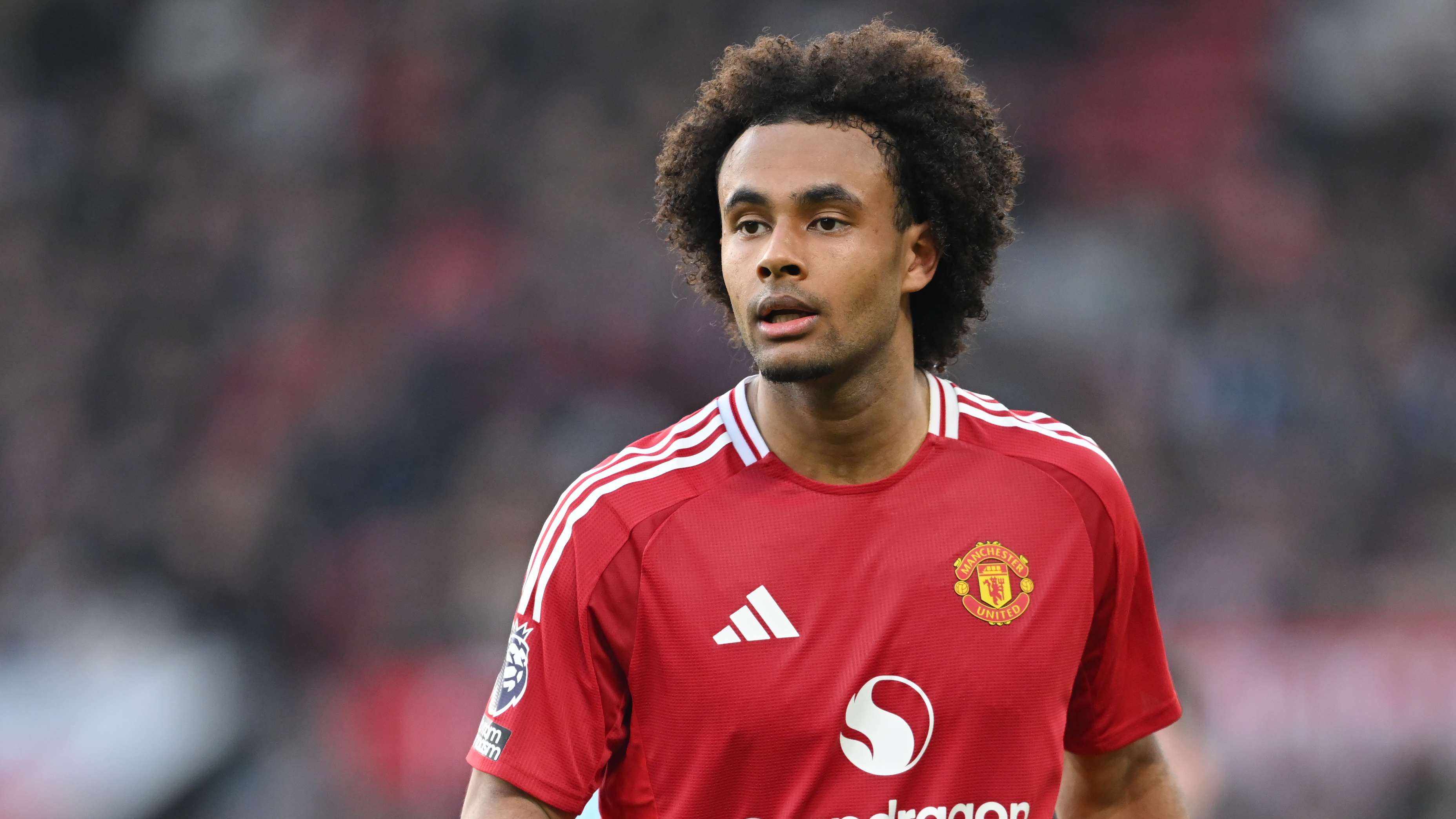 How much does Joshua Zirkzee earn per week at Manchester United?  