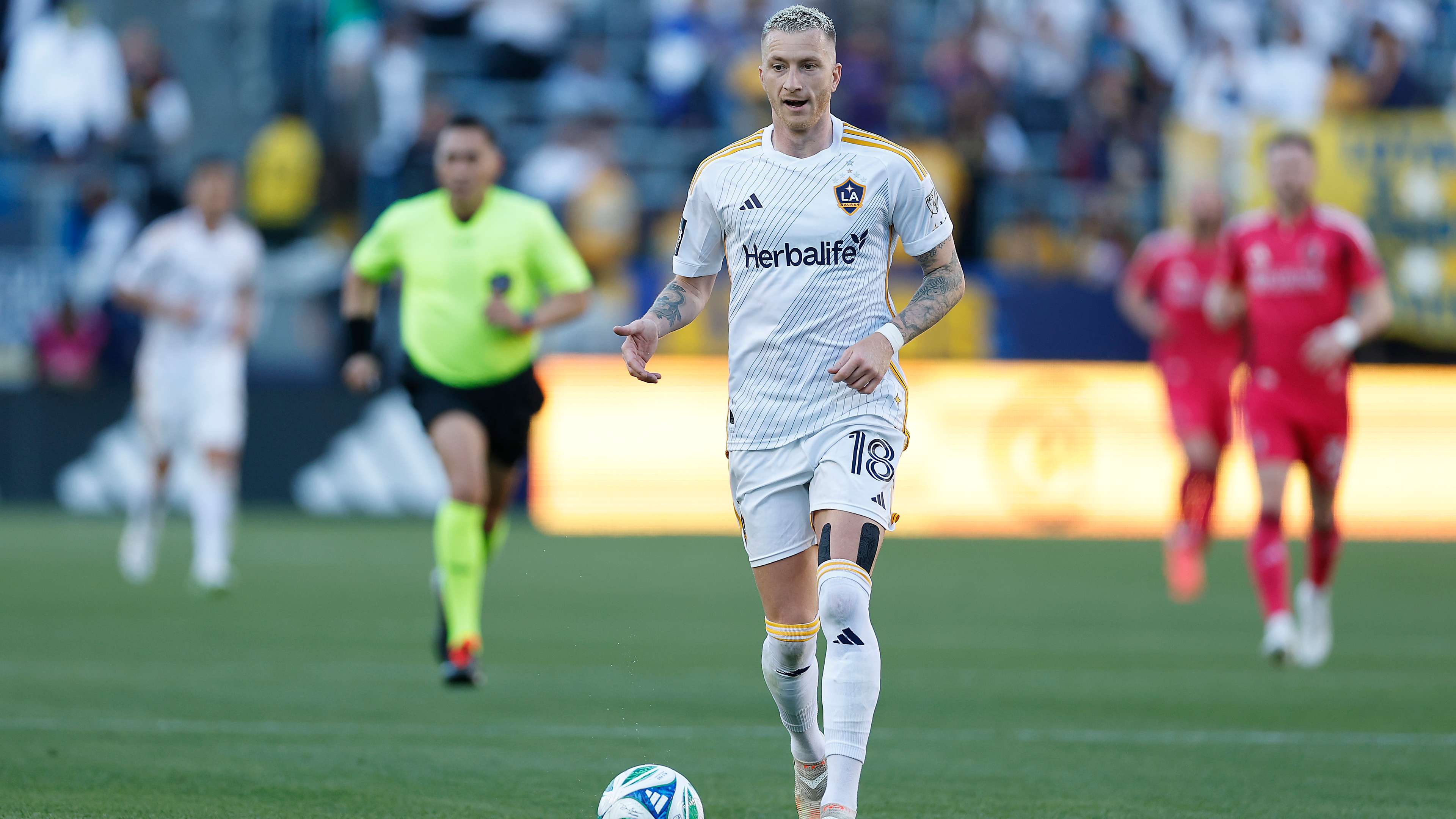 Reus goes viral for lackadaisical defense in Galaxy's loss  