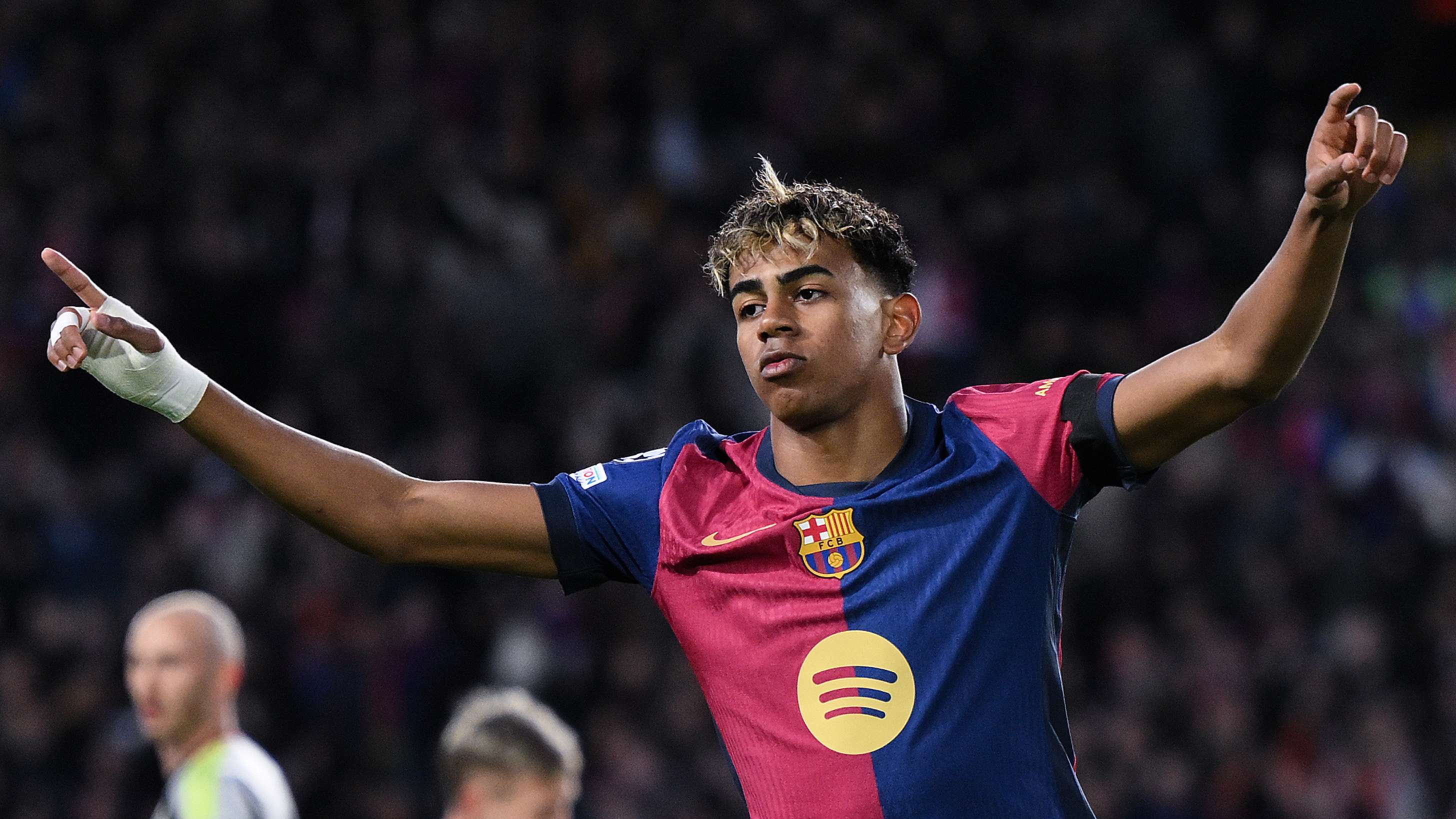 'Like father, like son' - Yamal's dad shows off mural inside house  