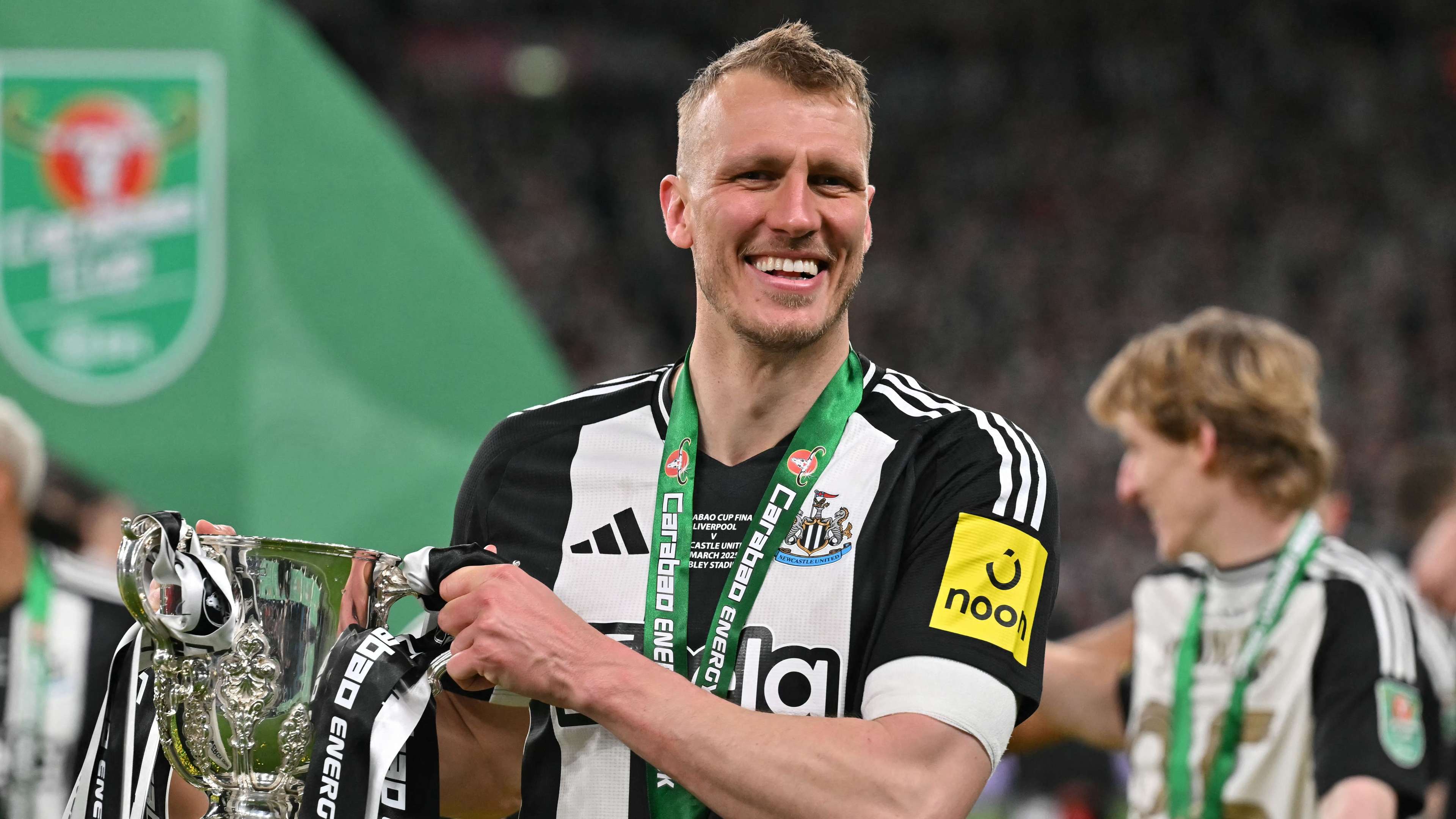 📽️ | Burn caught watching cup final goal at England camp  