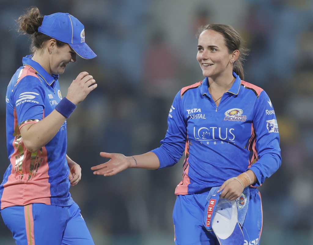 Kerr, Matthews power MI to crushing victory  