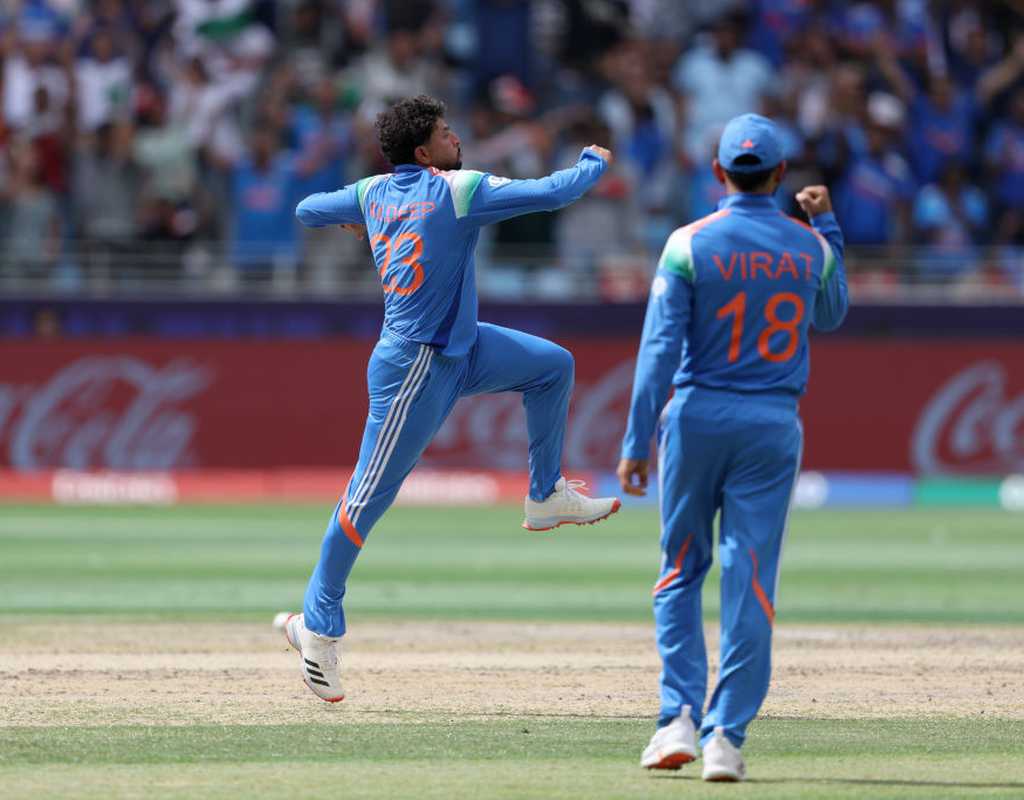 Spin quartet keep New Zealand to 251 in CT final  