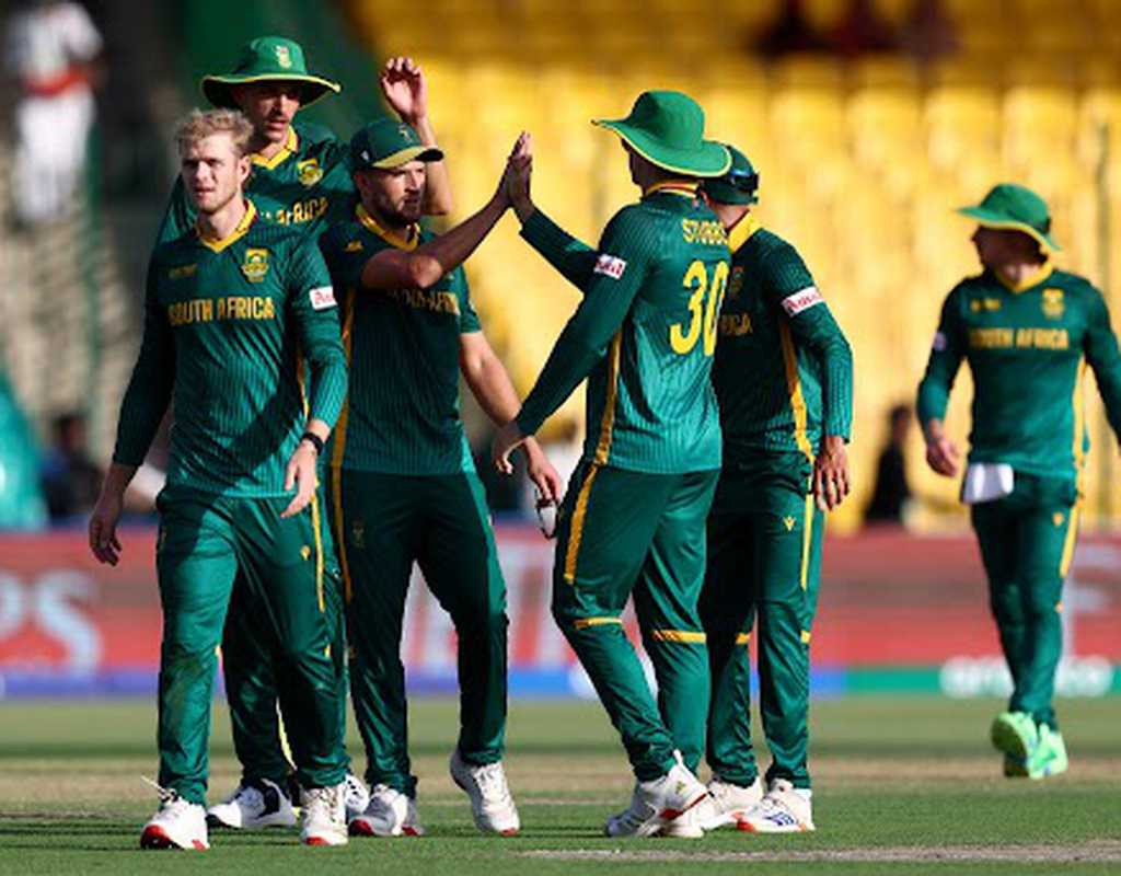 South Africa bowl out England for 179 to confirm semis spot  
