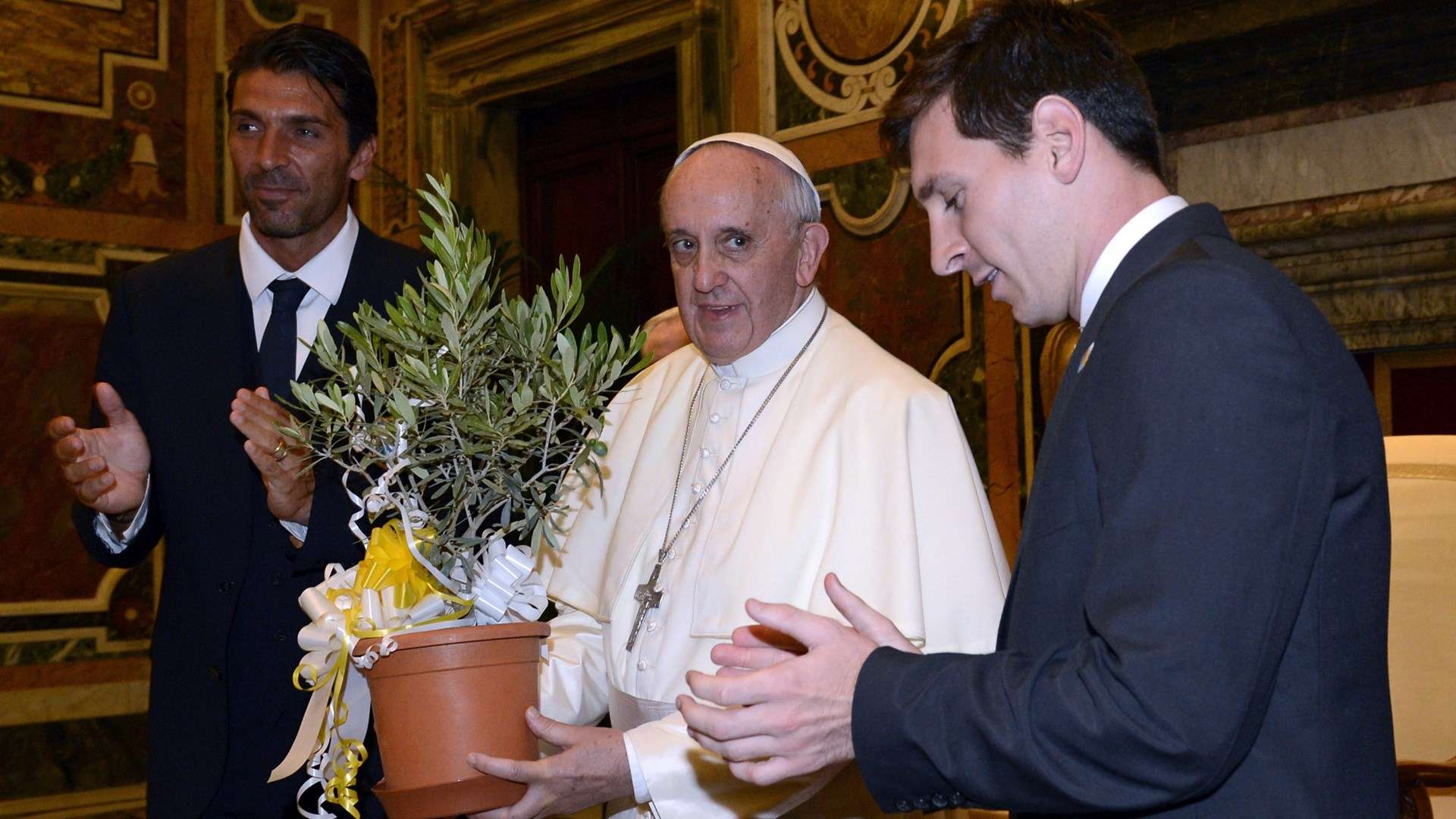 Messi pays tribute to Pope Francis in emotional post  