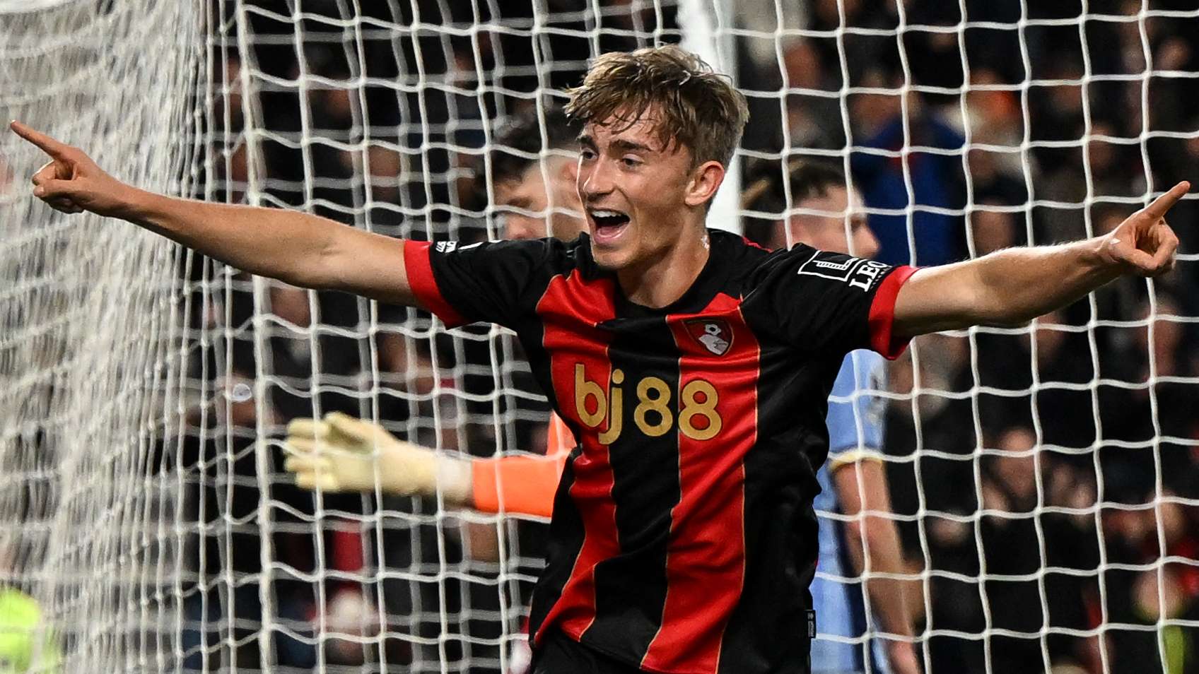 Bayern join Huijsen race as key detail in £50m clause revealed  