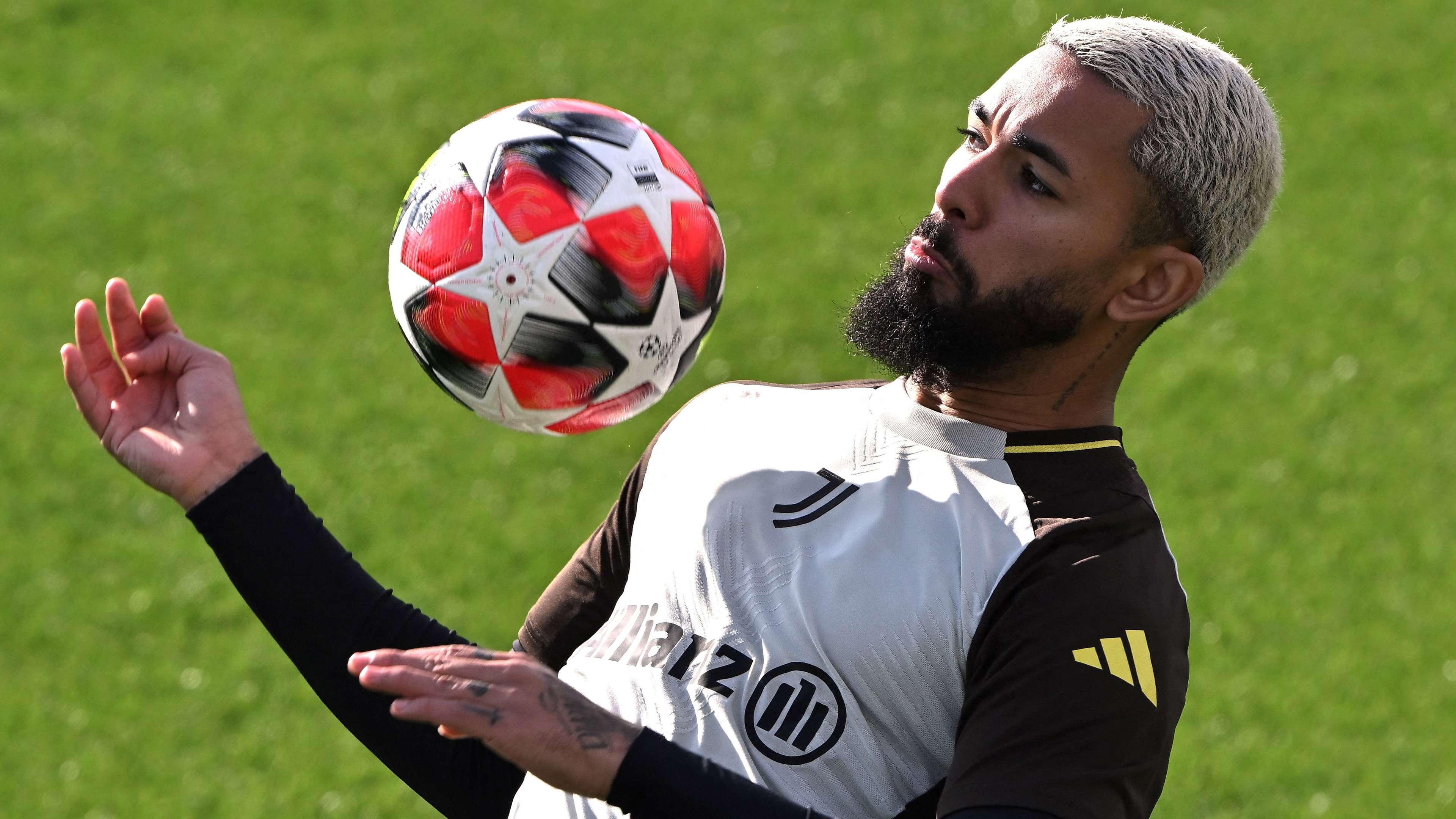 Luiz hits out at Juve fan on Insta & complains about lack of playing time  