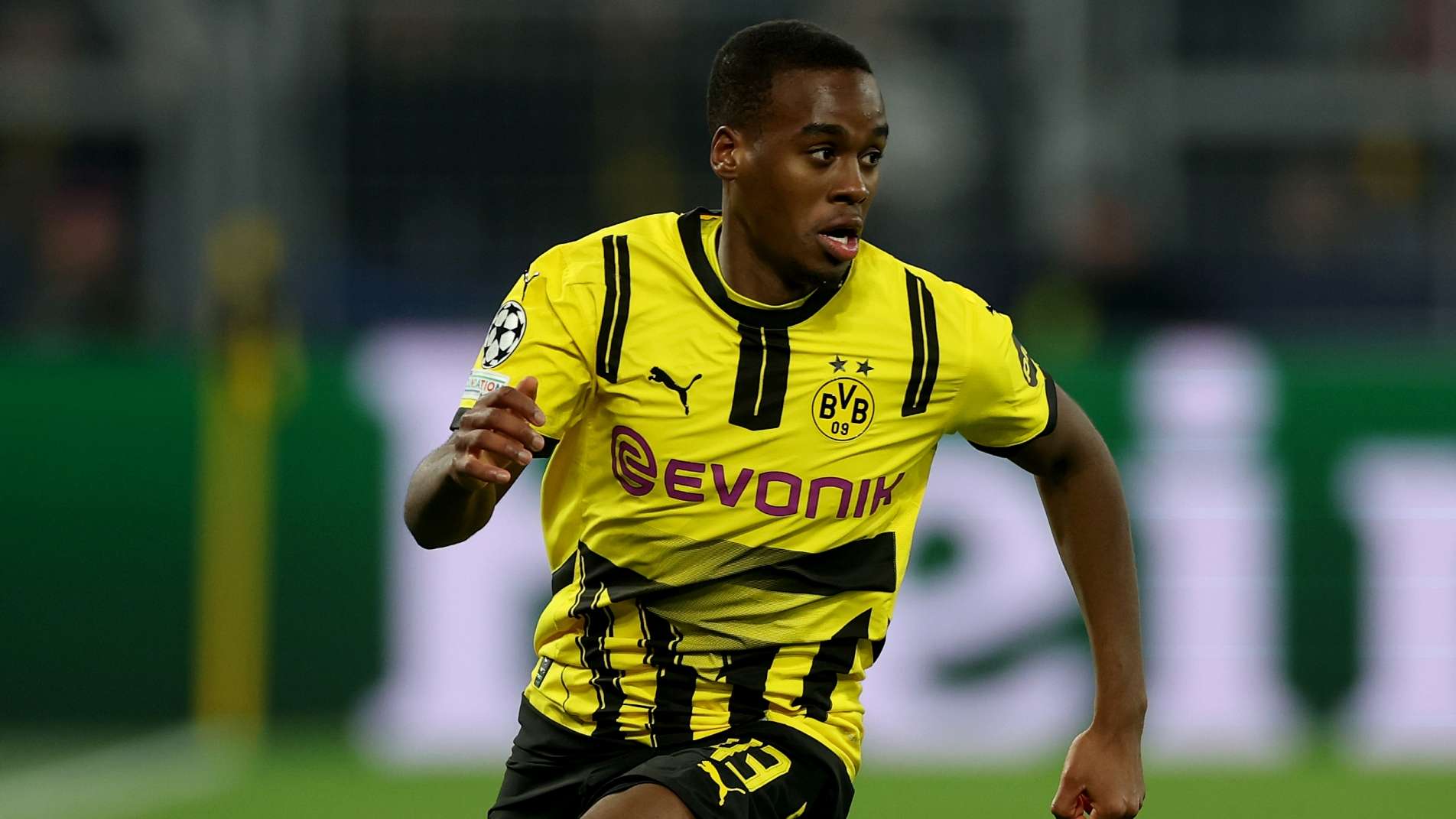 How much does Jamie Gittens earn at Borussia Dortmund?  