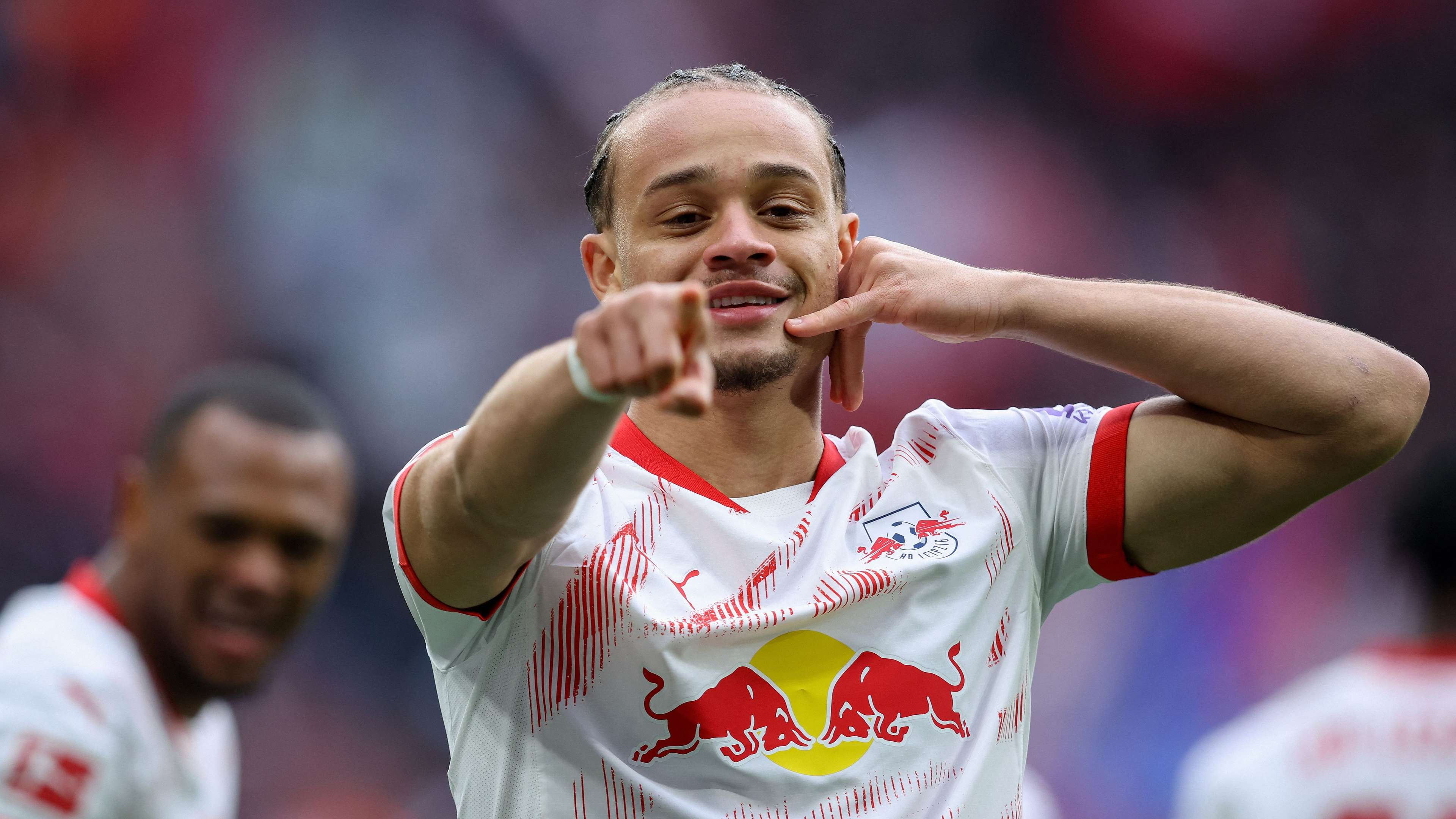How much does Xavi Simons earn at RB Leipzig?  
