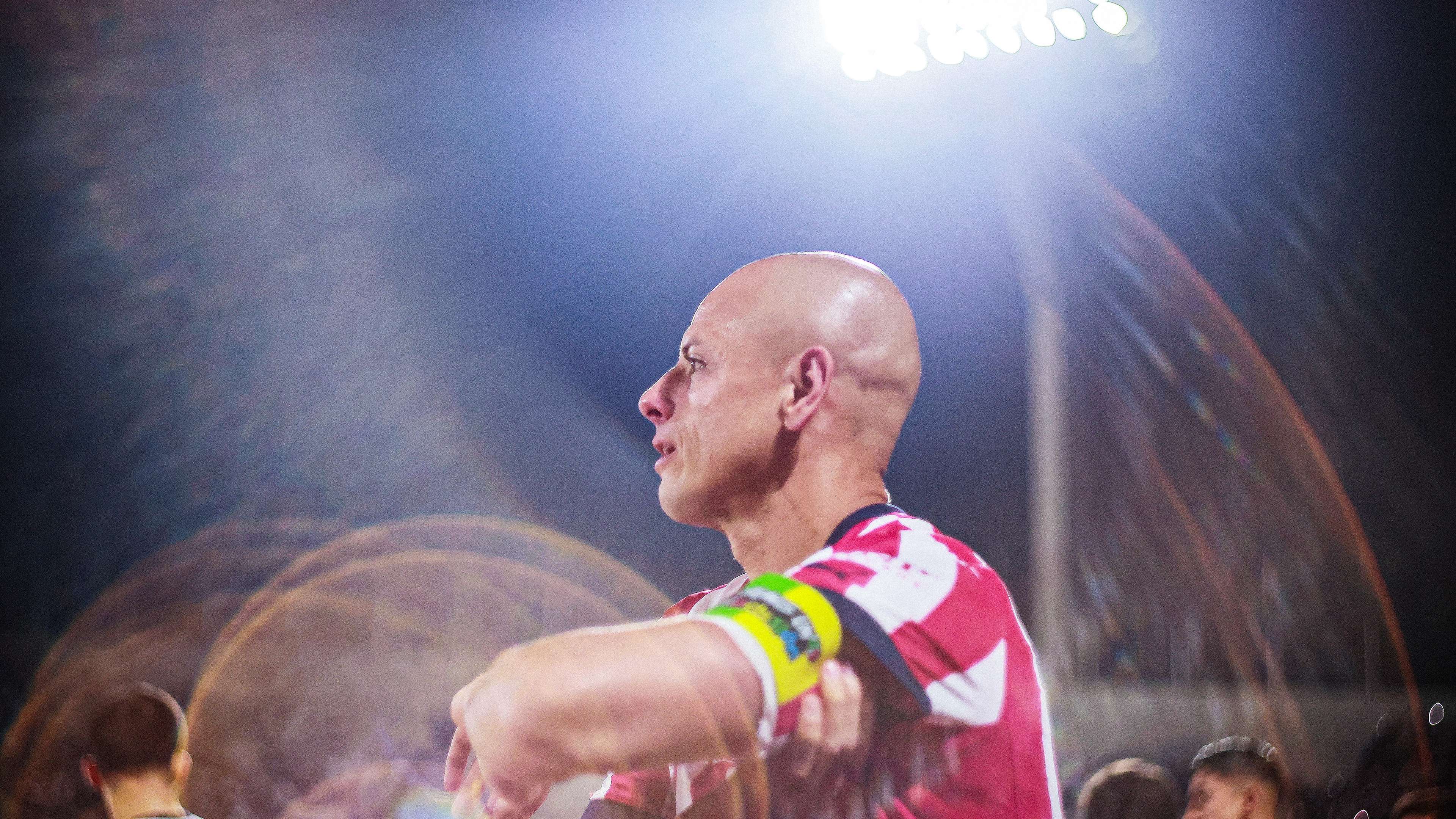 Chivas legend Bautista defends ‘Chicharito’ against critics   Chivas legend Bautista defends ‘Chicharito’ against critics