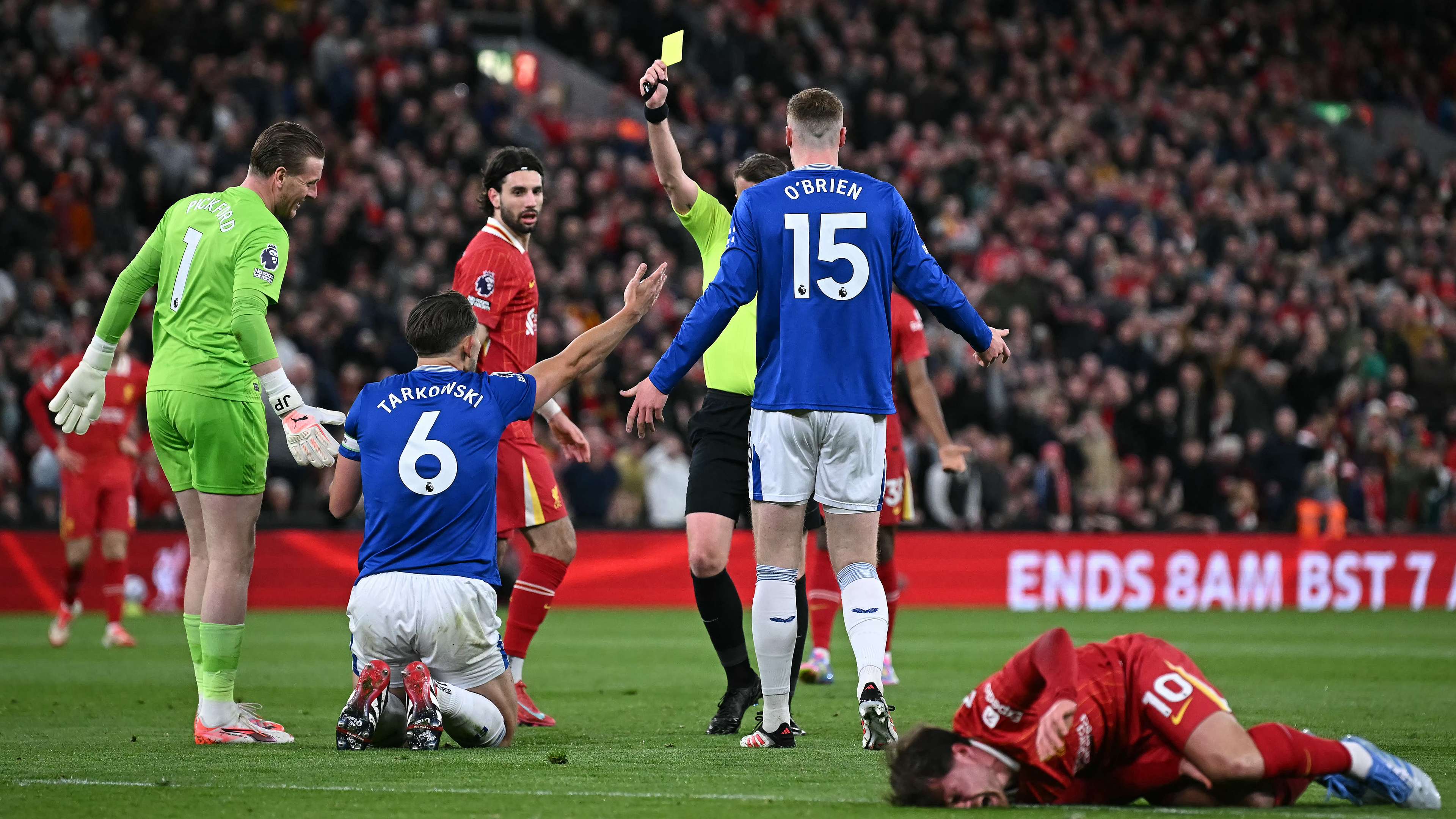 'That's a shocker!' - Neville slams VAR after Tarkowski error  