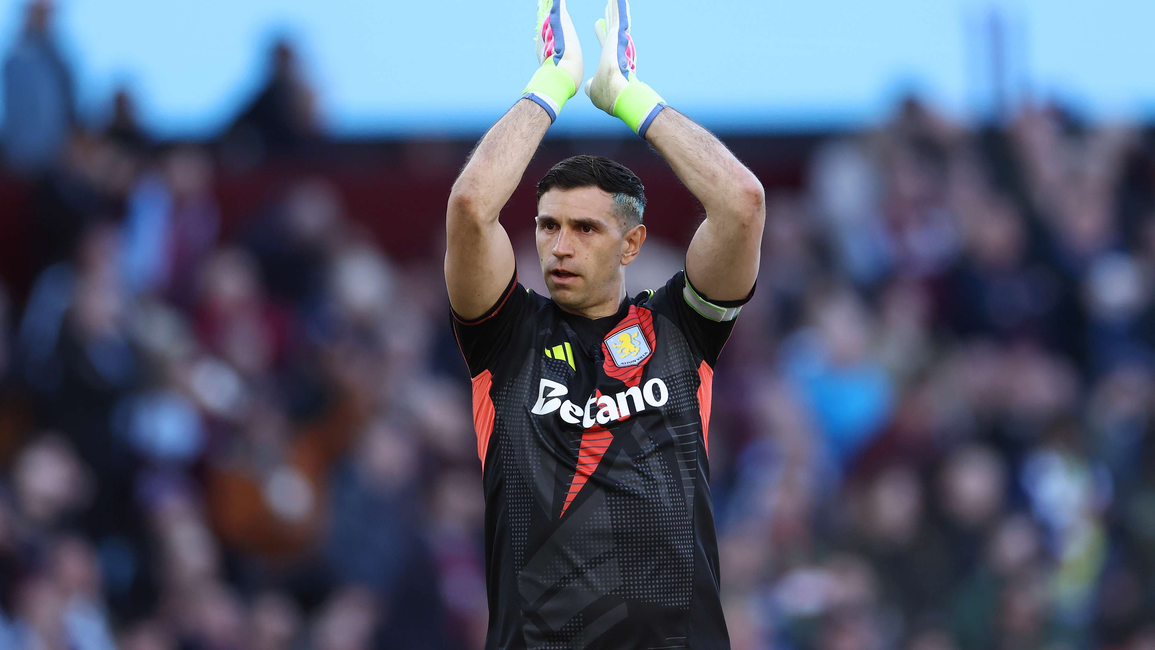 A new Martinez rival? Villa plot summer bid for Eyupspor star  