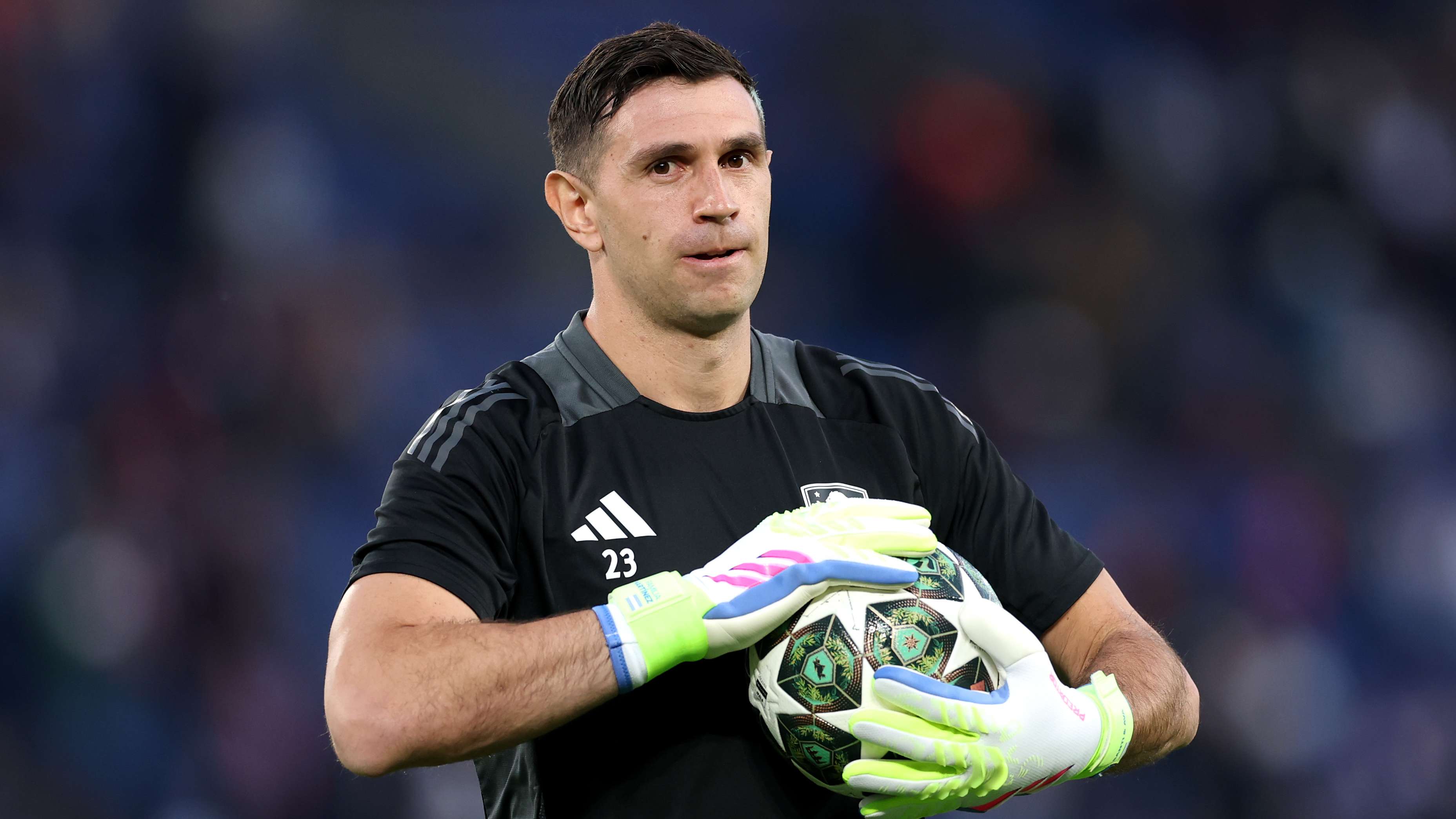 📽️| 'Son of a b*tch!' - Villa's Martinez blasted by PSG ultras  