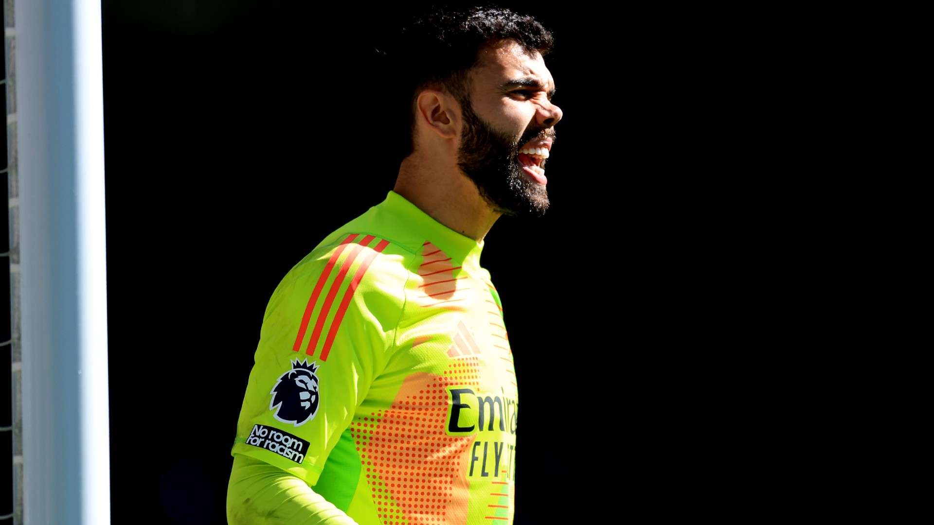 'What on earth?!' - Arsenal fans left baffled by Raya's bizarre kit  