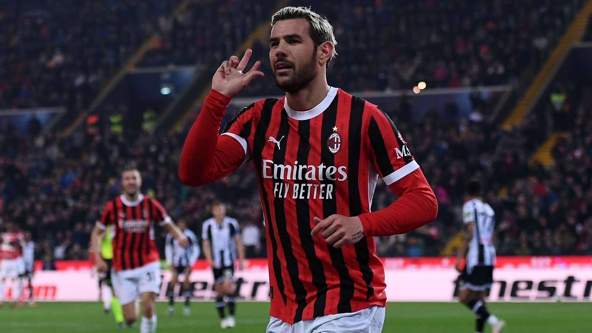 How much does Theo Hernandez earn at AC Milan?  