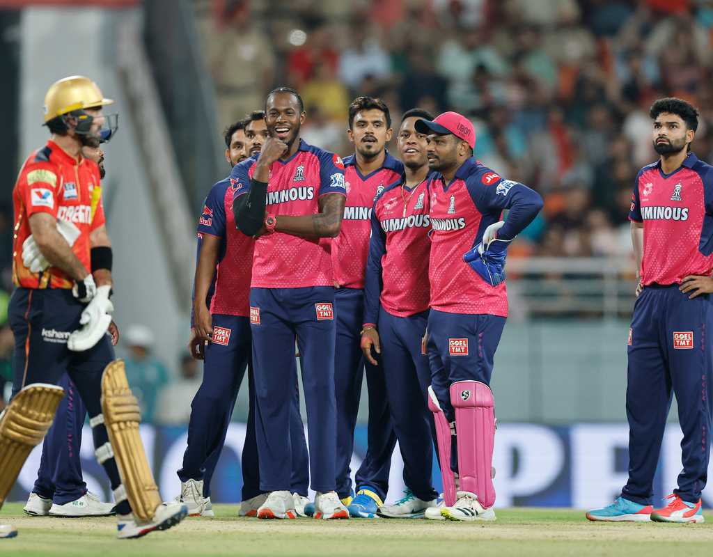 Adapting on the fly, Royals put on a show in Kings' den  