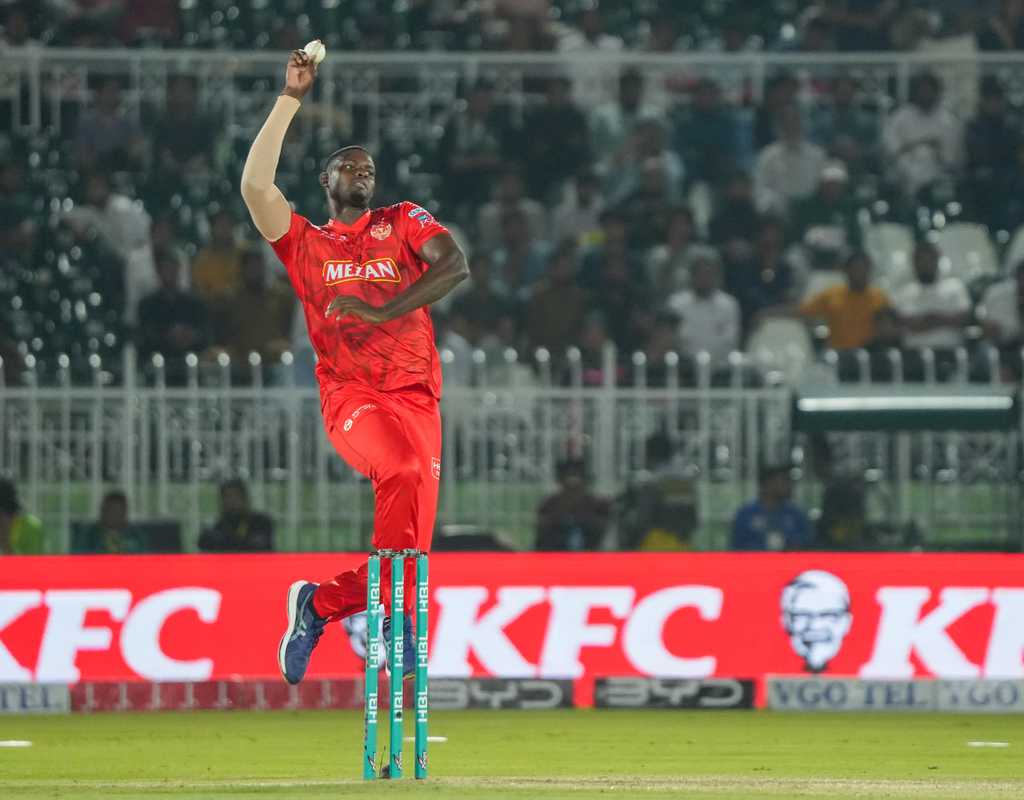 Islamabad United go three in three after Holder's all-round heroics  