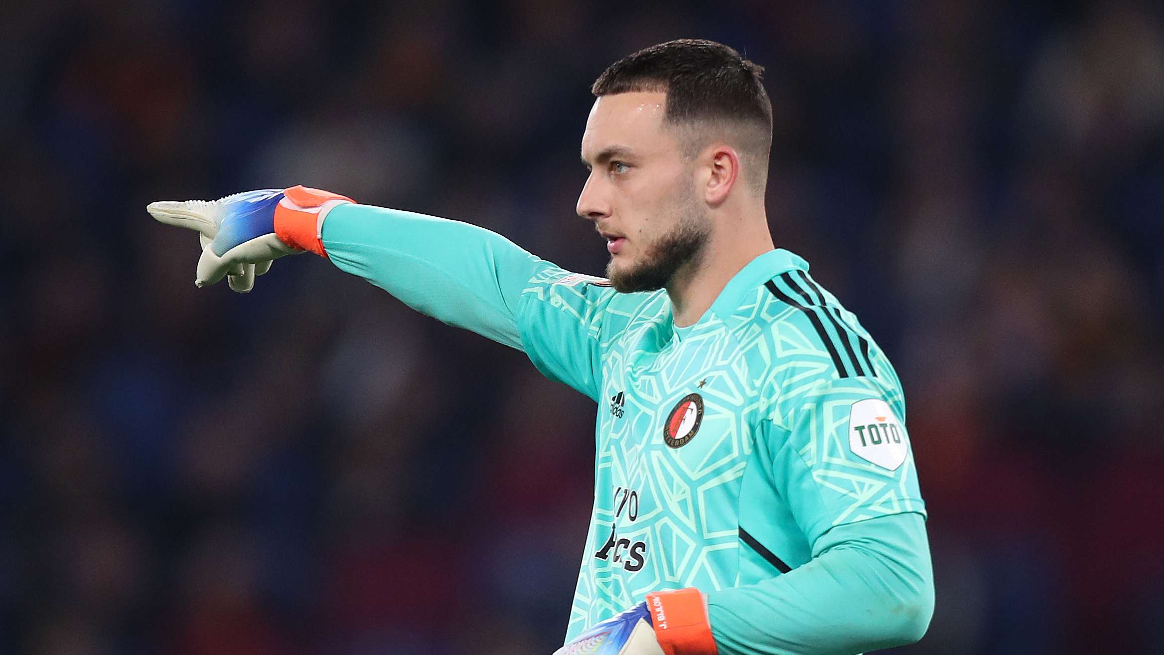 How much does Justin Bijlow earn at Feyenoord?  