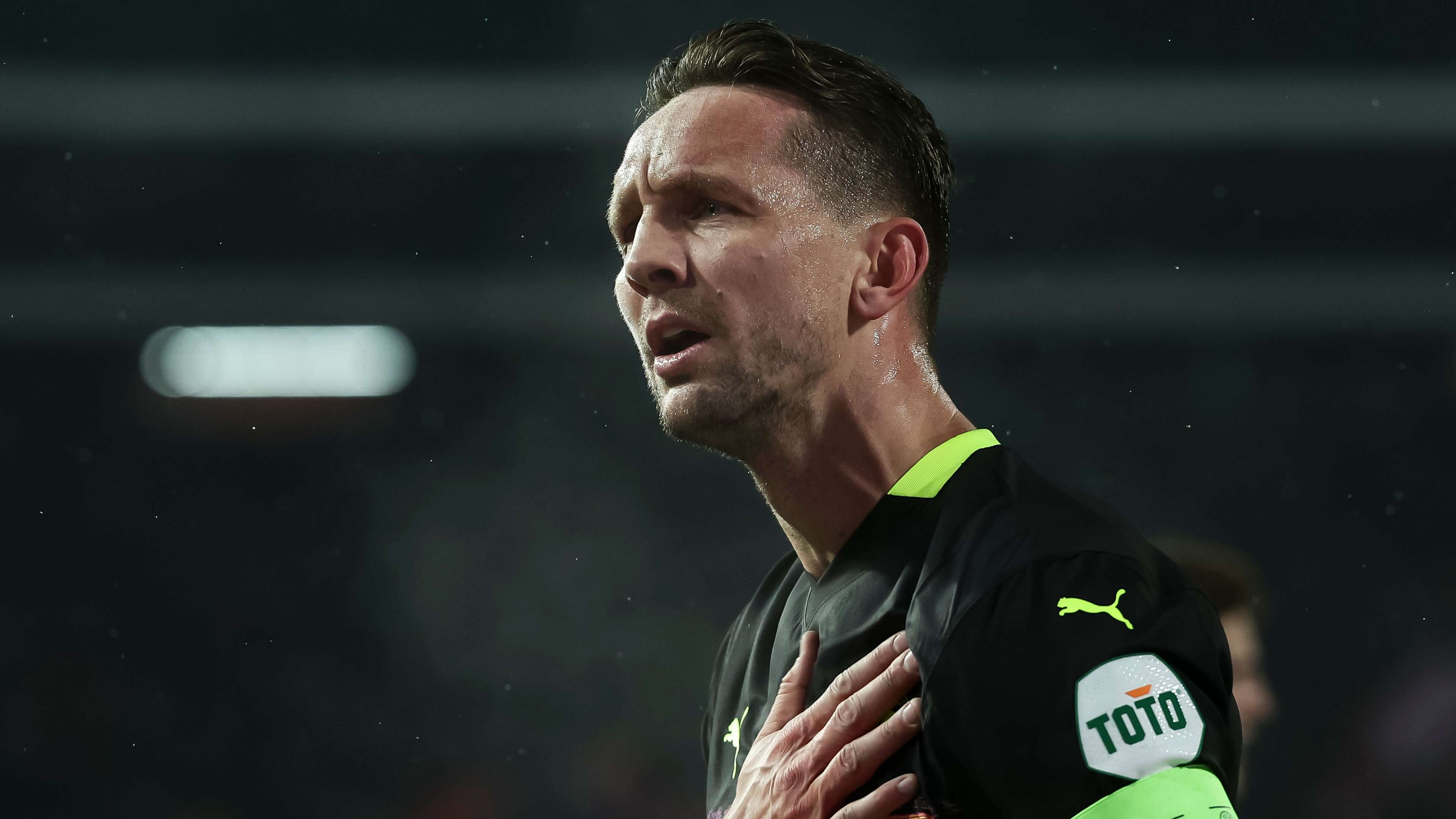 How much does Luuk de Jong earn at PSV?  