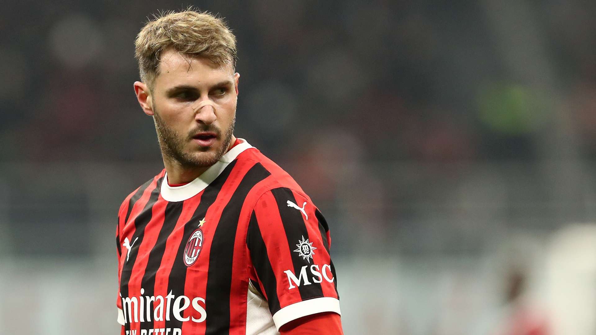 How much does Santiago Gimenez earn at AC Milan?  