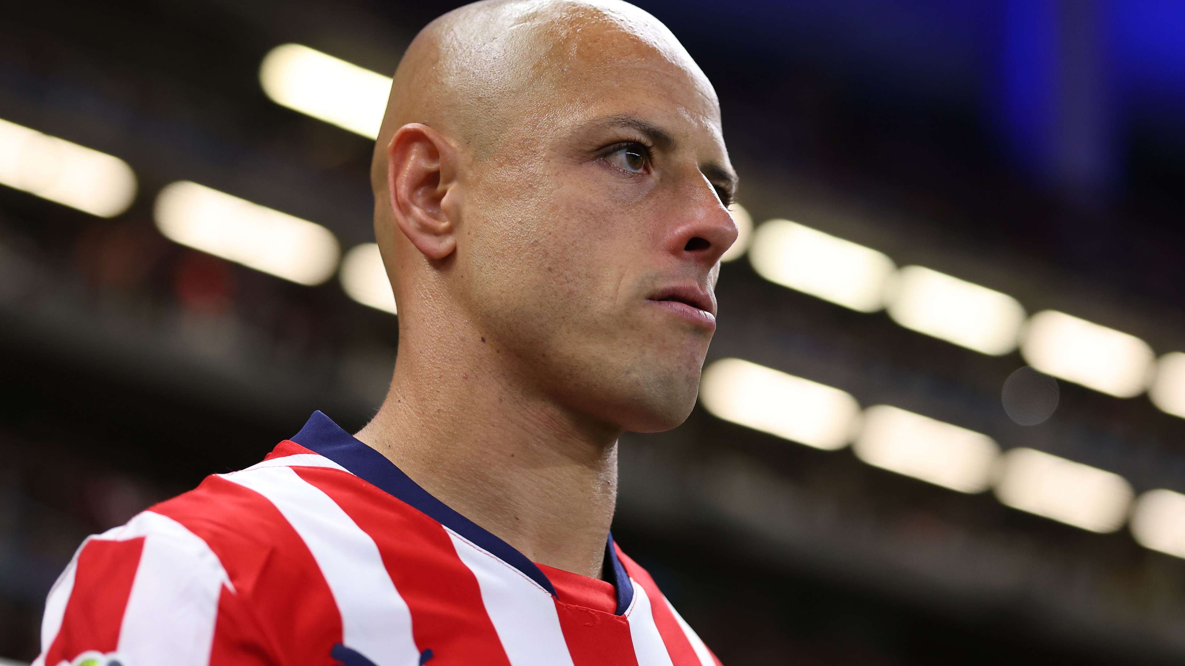 Chicharito sidelined from Chivas training due to recent surgery  