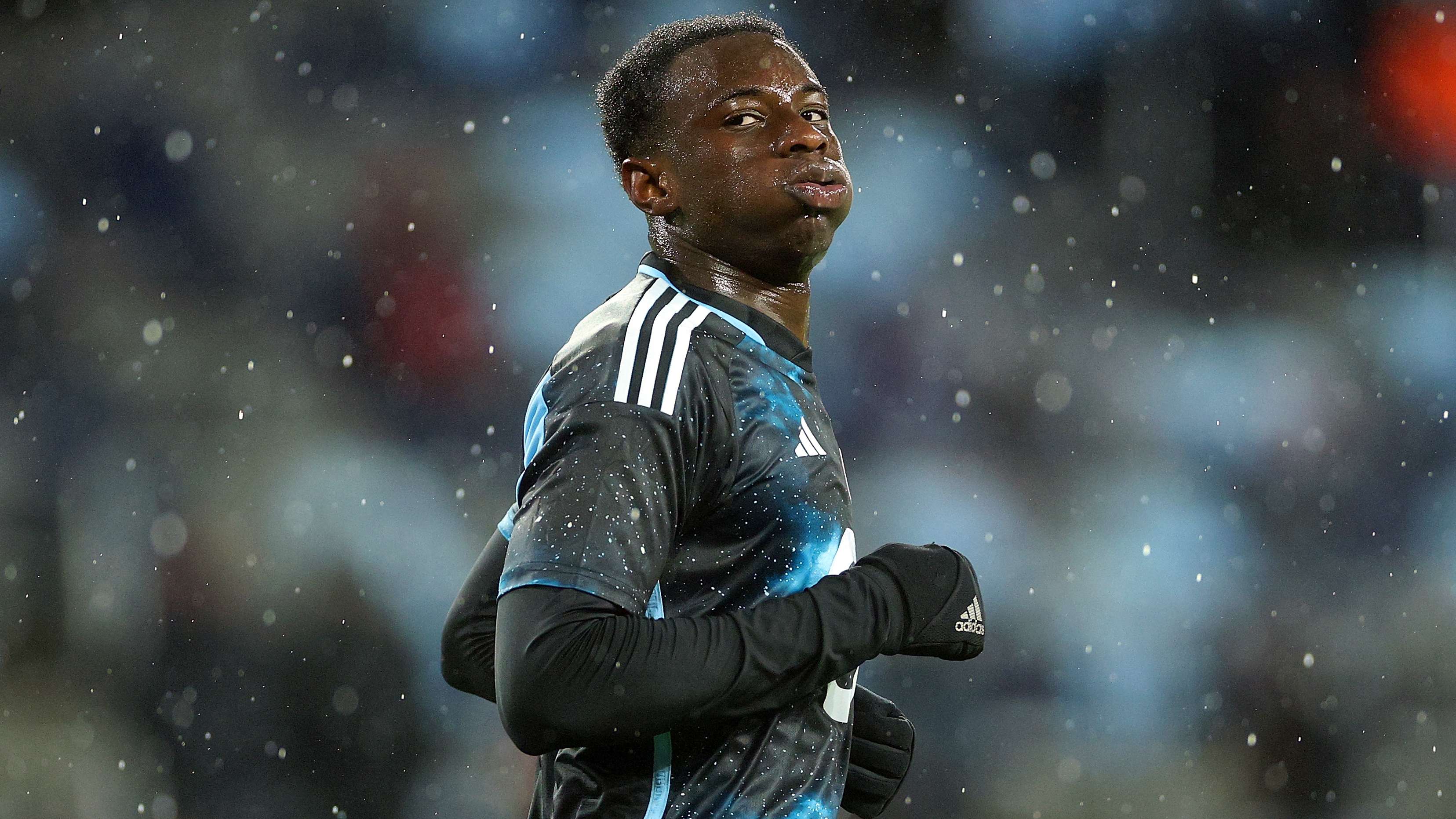 WATCH: Yeboah swaps kit for fan’s 1-of-1 MLS trading card  