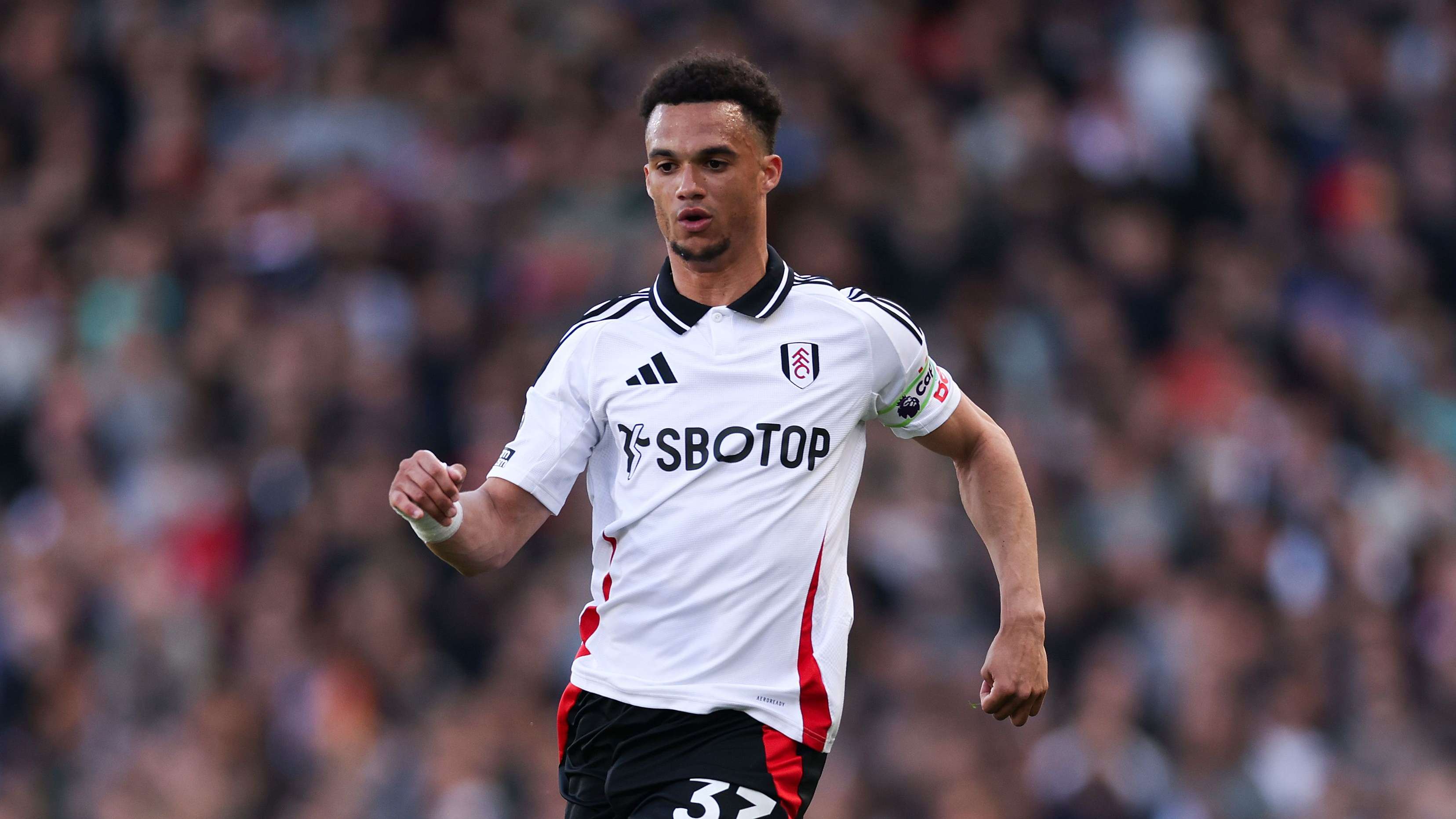 Fulham, USMNT defender Robinson undergoes right knee surgery  