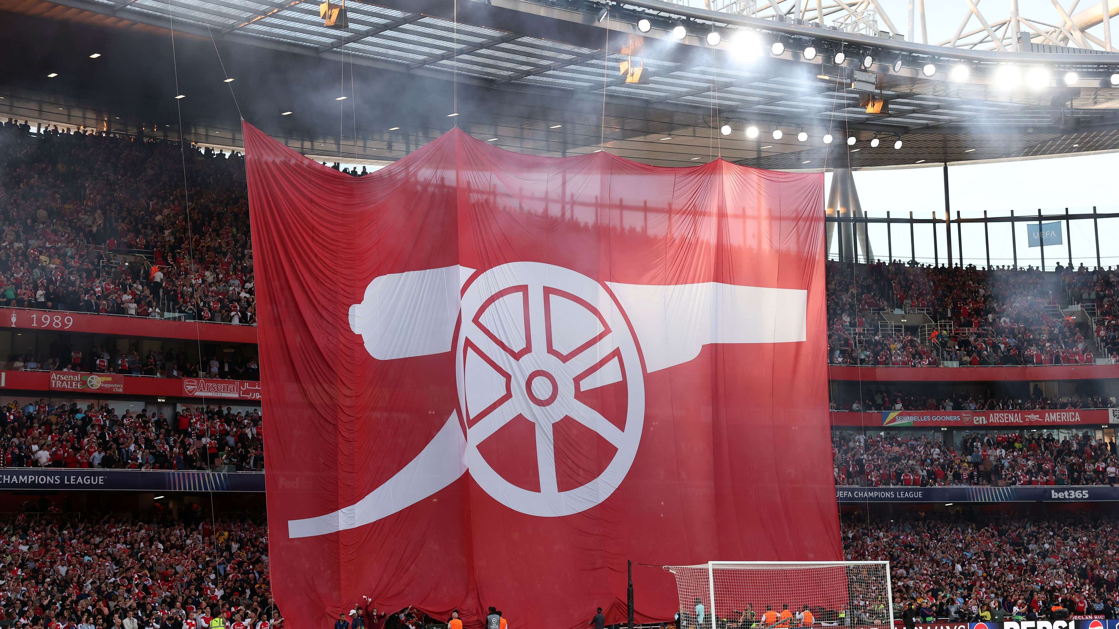 Arsenal fans roasted for unveiling 'horrendous' tifo in PSG game  