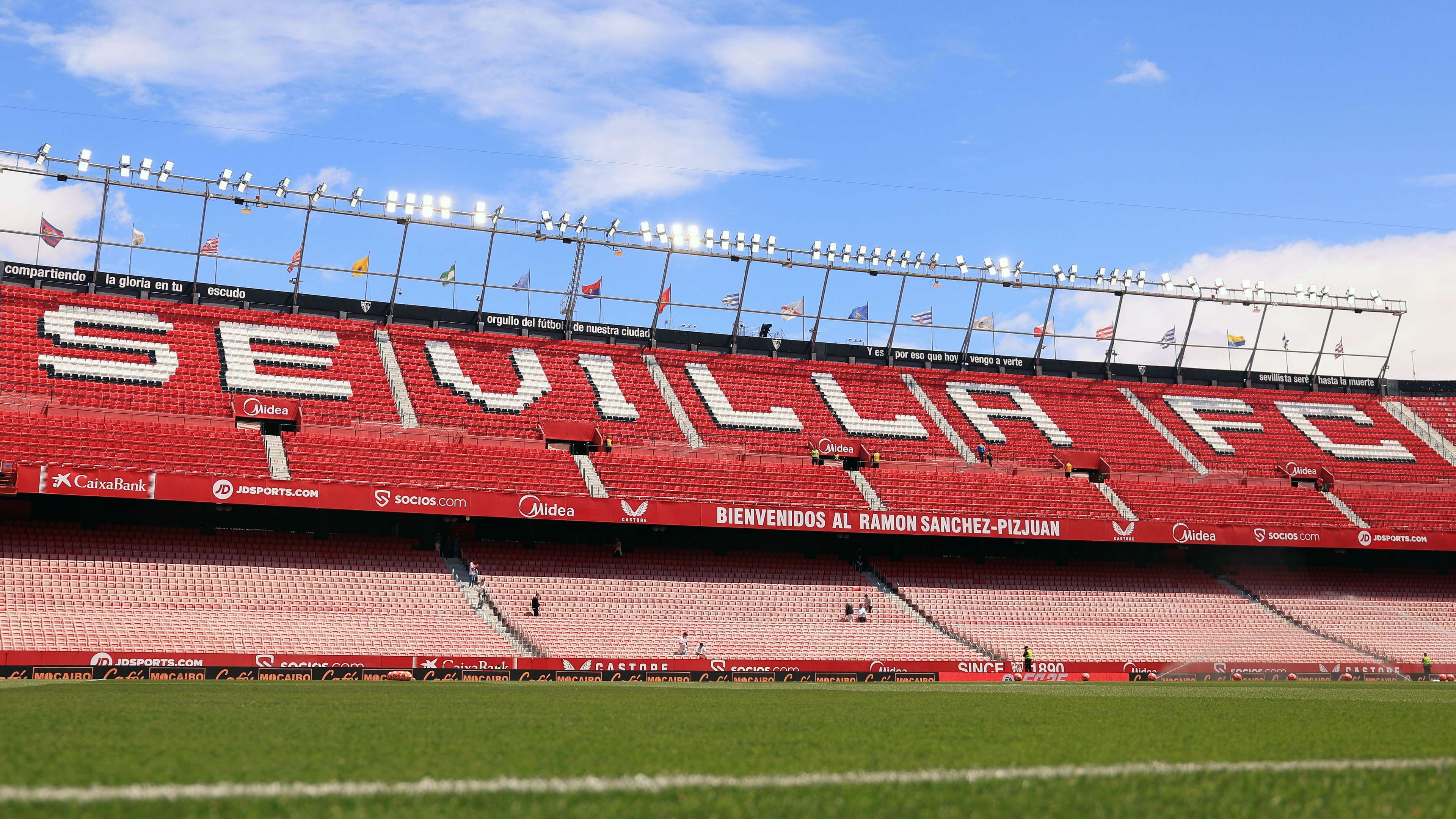📽️ | Sevilla fans storm training ground amid La Liga relegation battle  
