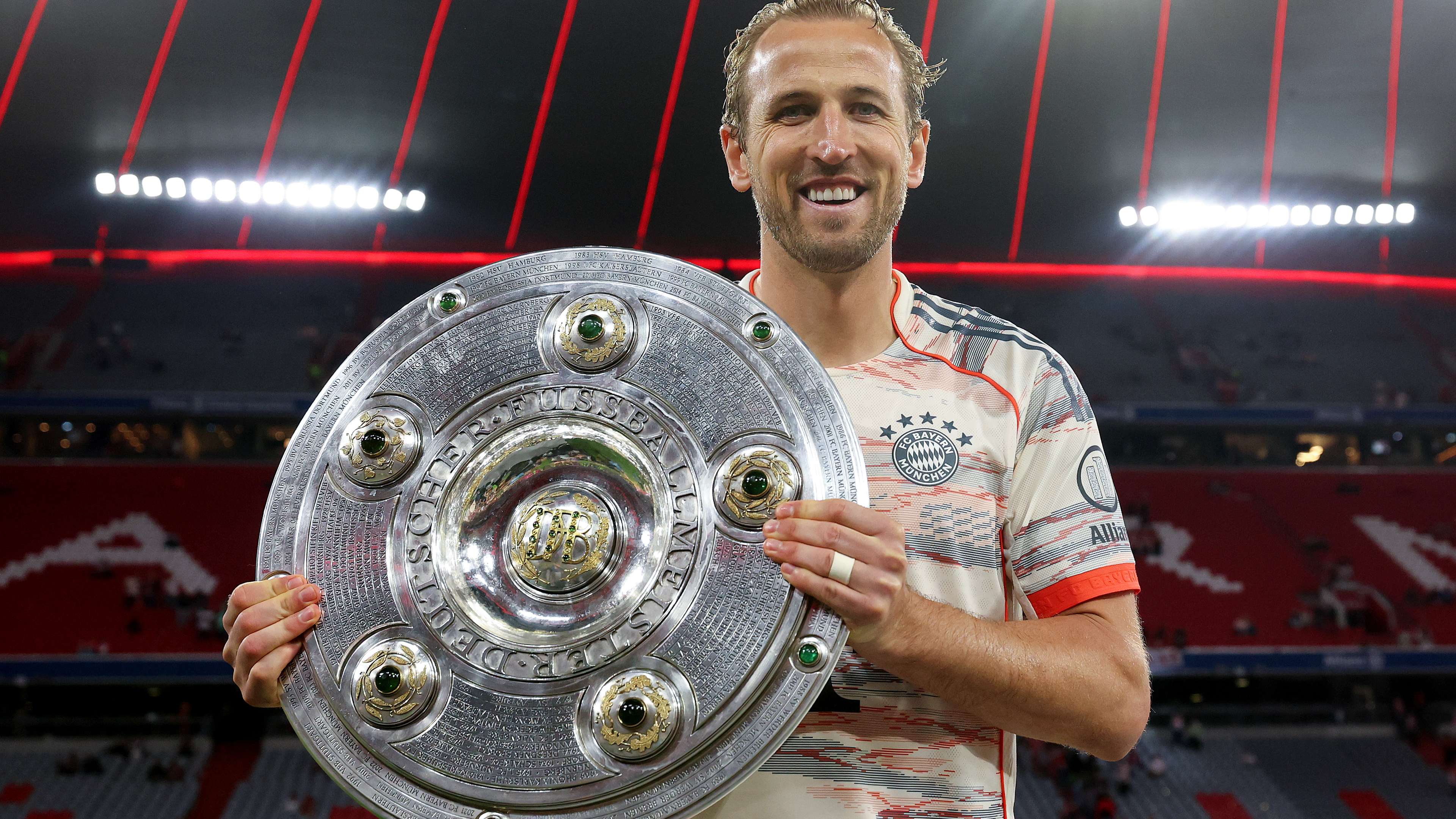 ‘What will people talk about?’ - Kane takes aim at trophy critics  