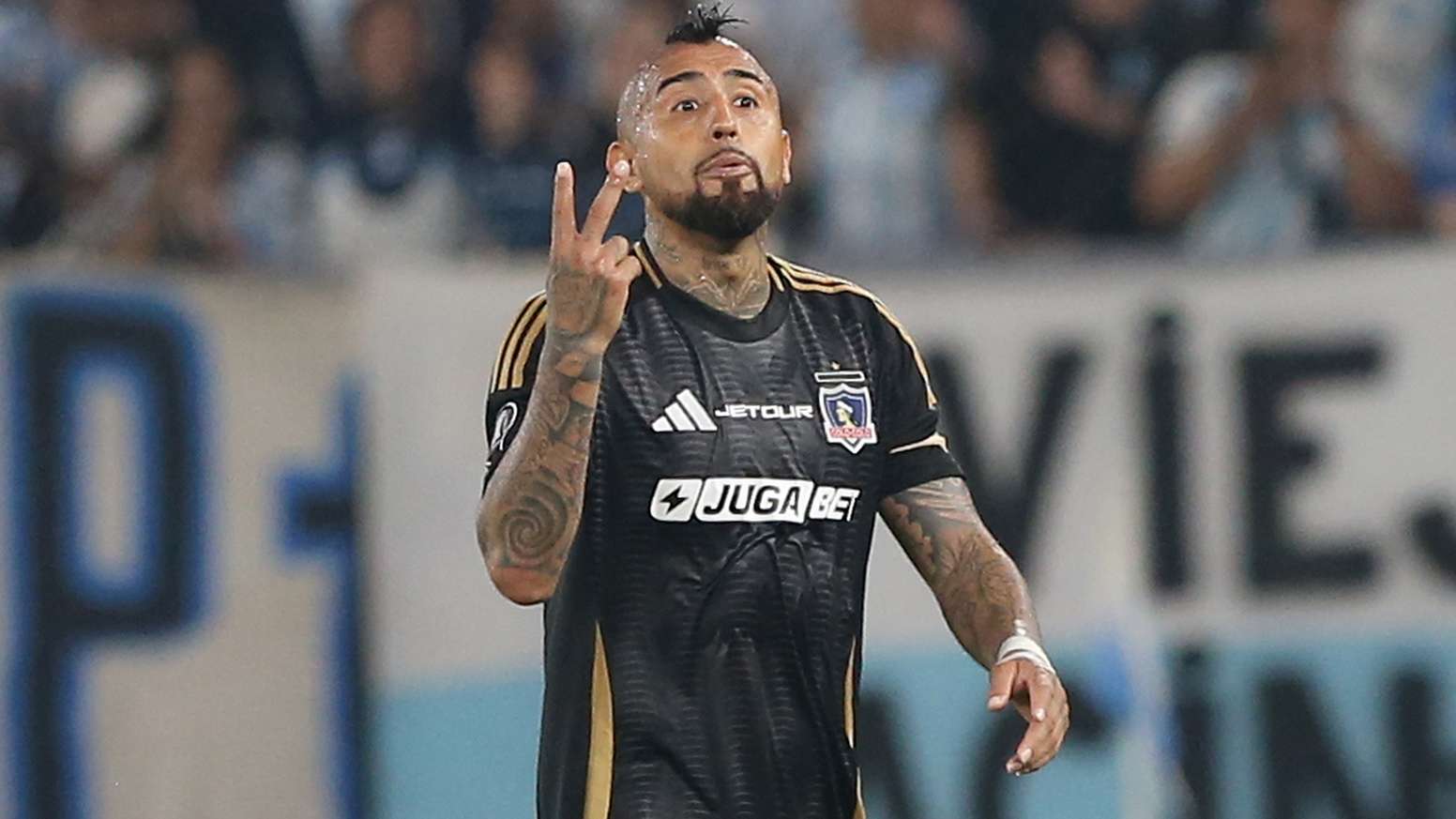 📽️ | Vidal sent off for Argentina gesture in Copa Libertadores  