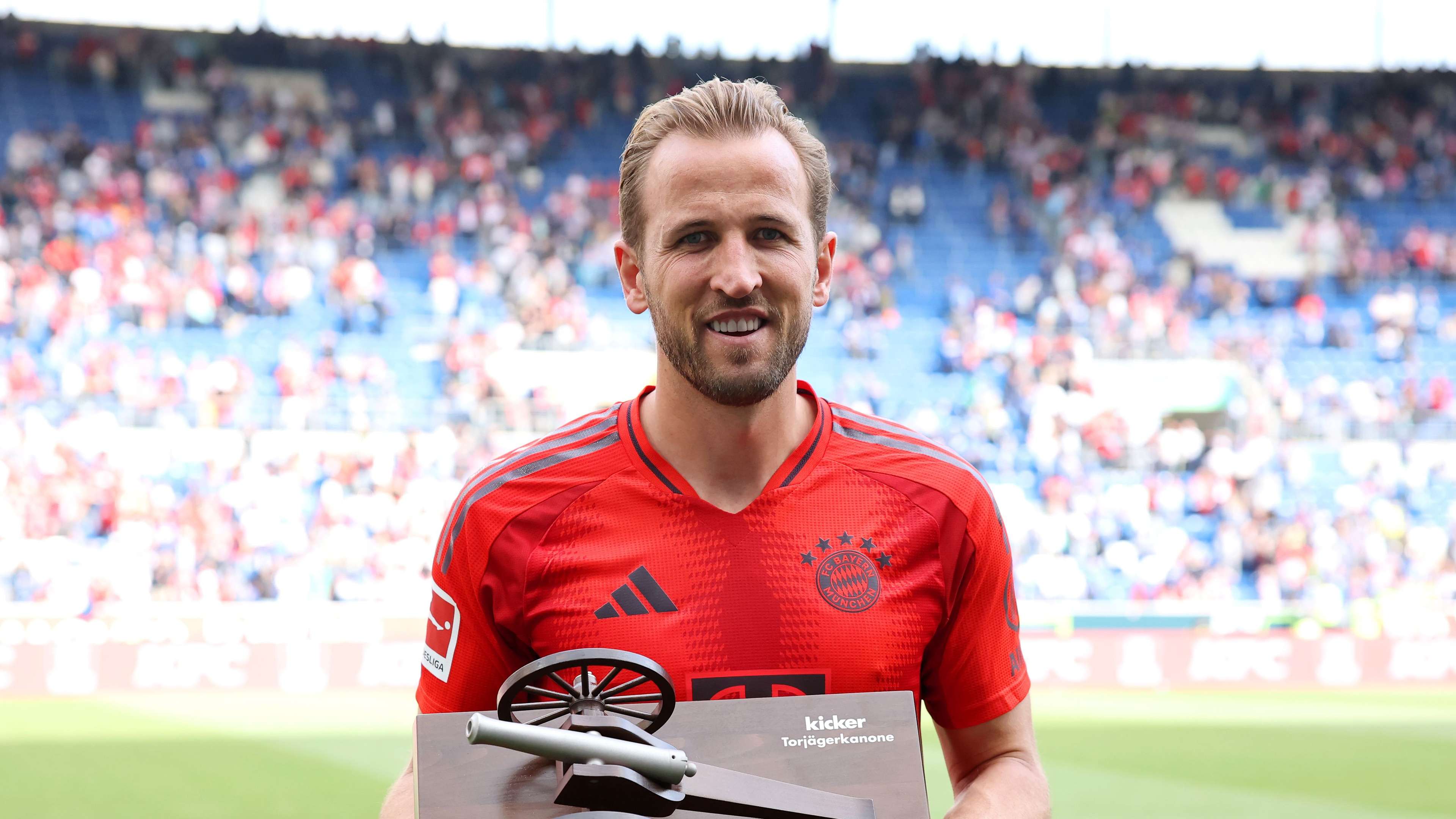 Kane shows off unreal ball knowledge in Bundesliga quiz  