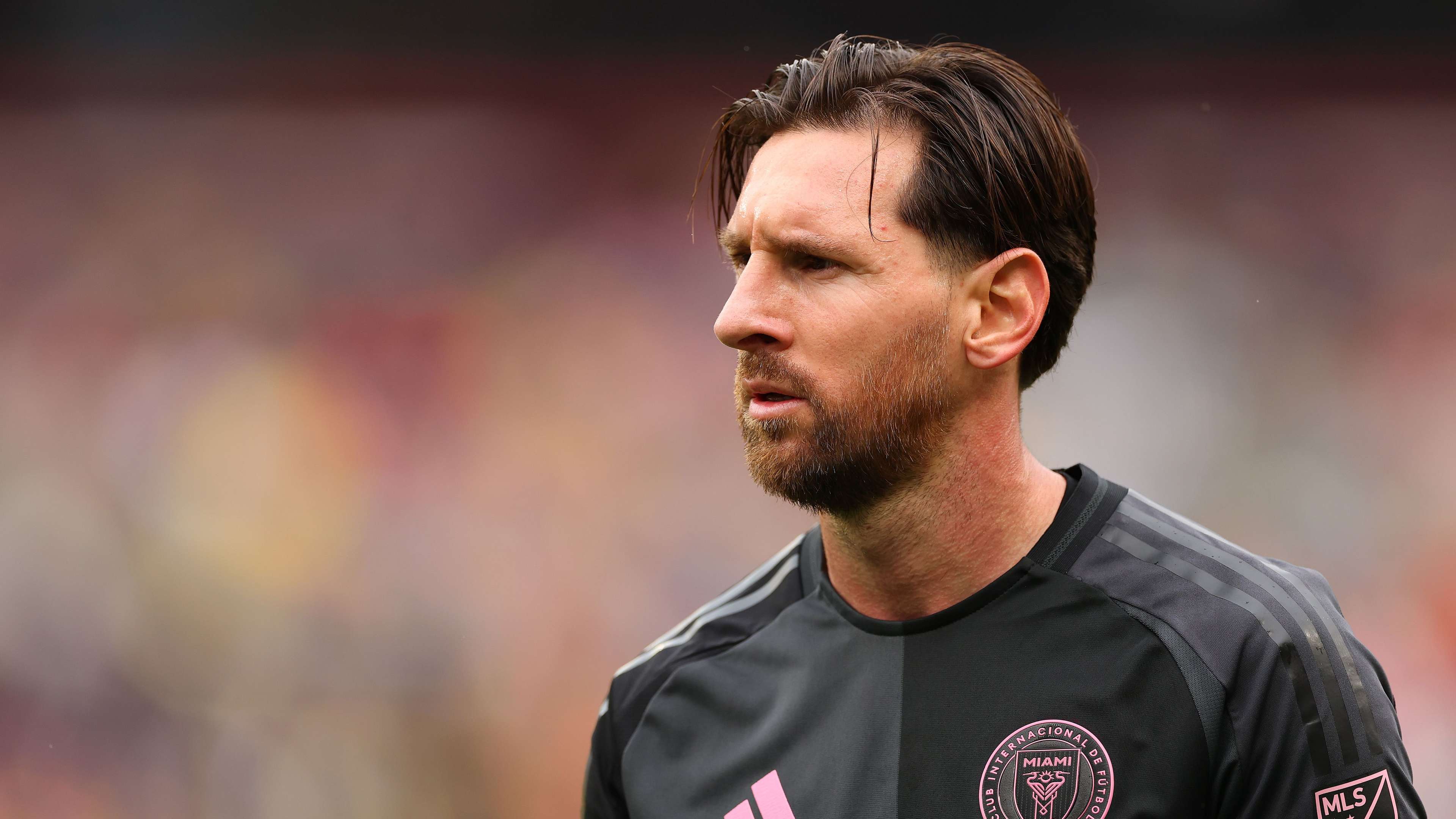 ‘It’s an excuse’ - Gomez dismisses Messi's ref complaints  