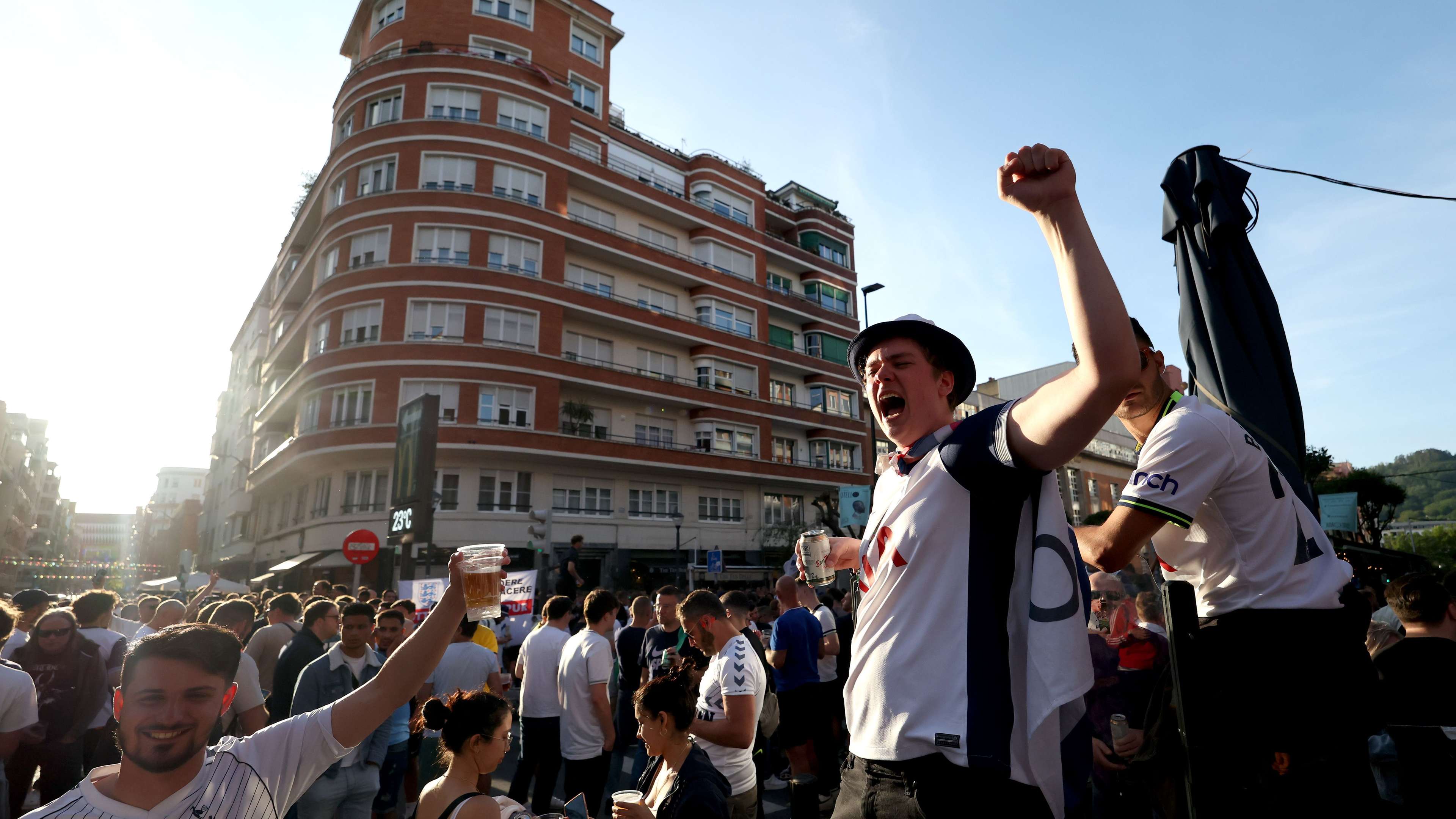 'To dare is to do' - Lyrics & meaning of Tottenham Europa League final song  