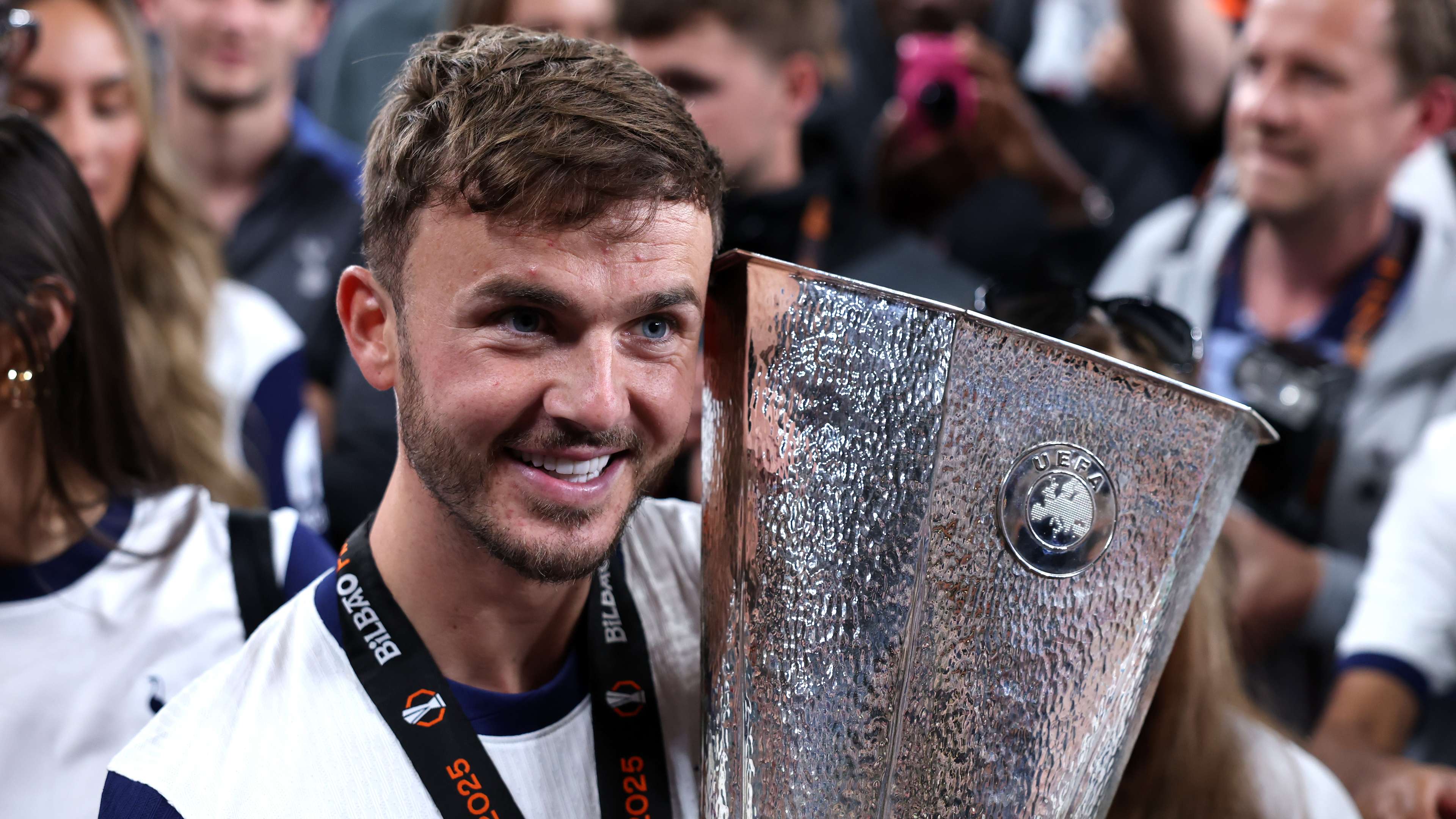 📽️ | Maddison silences Keane in hilarious Europa League interview  