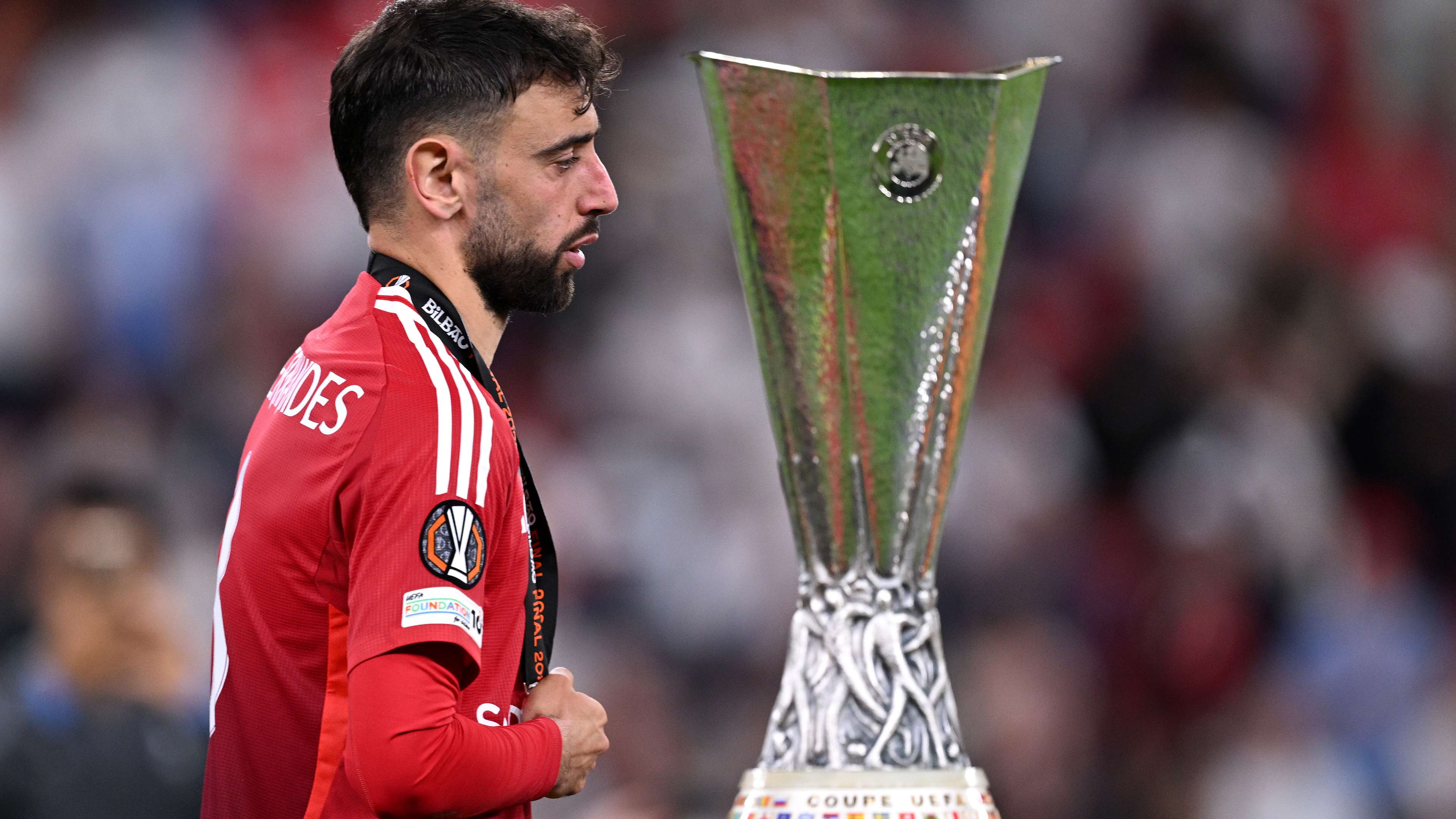 Fernandes blasted as 'not captain material' by Man Utd legend   Fernandes blasted as 'not captain material' by Man Utd legend
