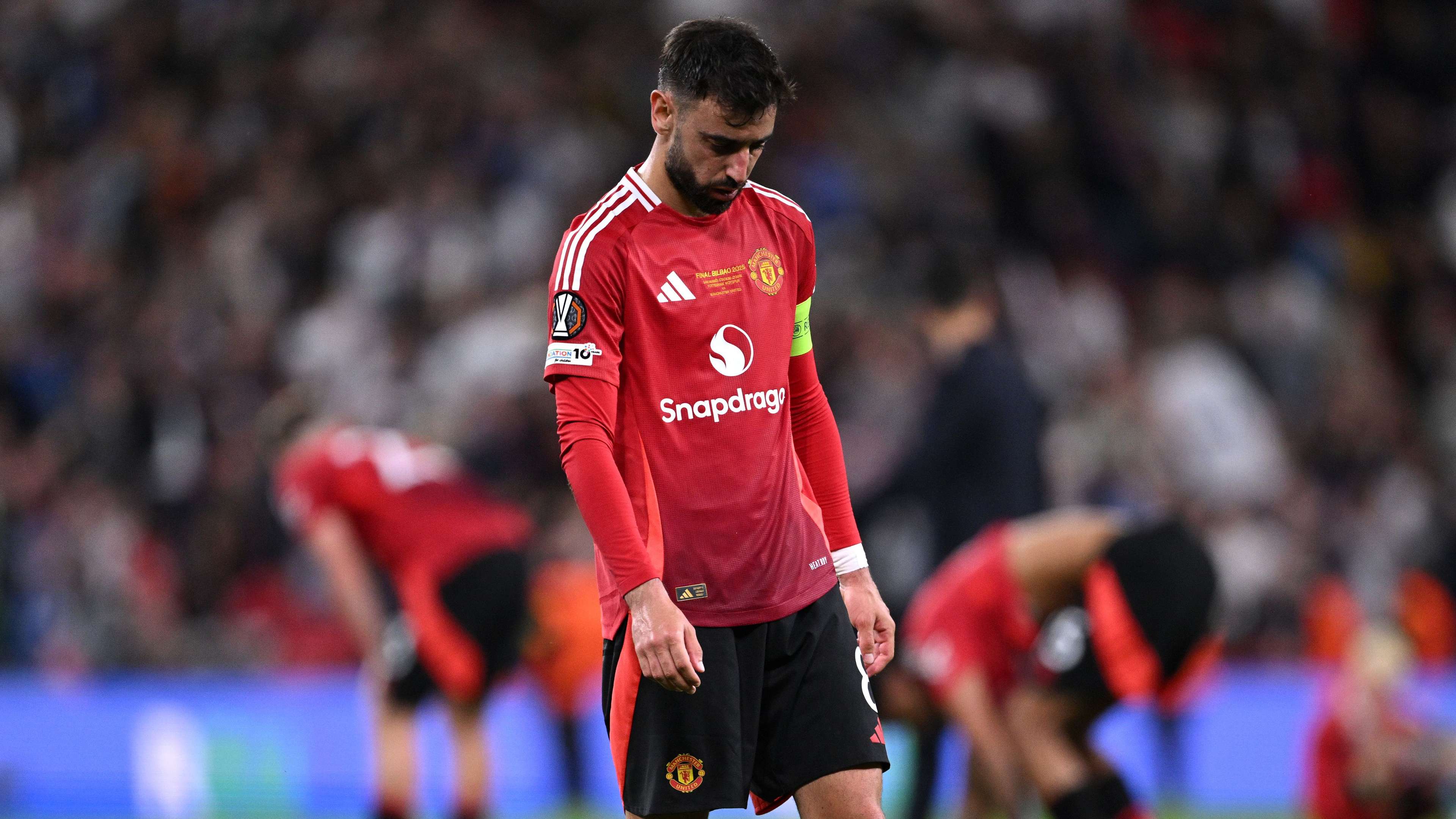 'Don't leave us!' - Man Utd stars 'beg' Fernandes to stay  