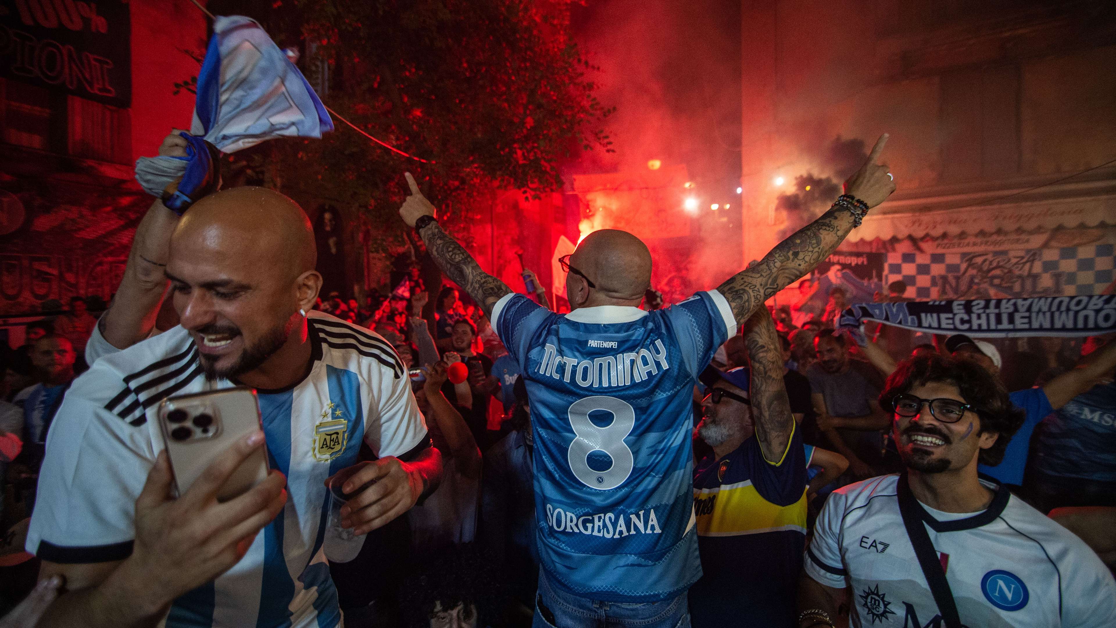 📽️ | Fireworks in Naples as McTominay secures title for Napoli  