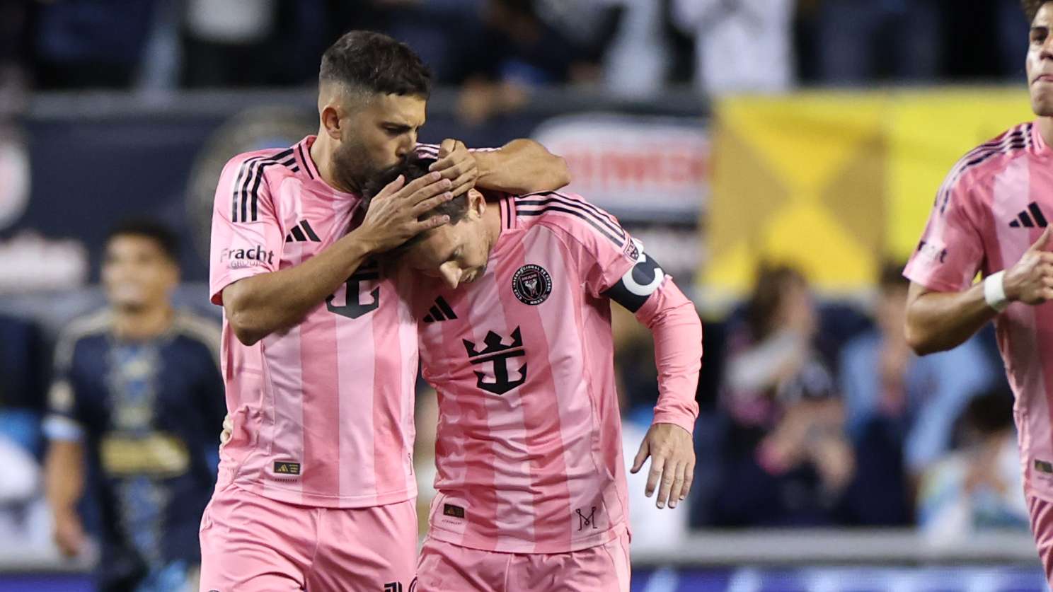 WATCH: Messi scores incredible free kick vs. Philadelphia  