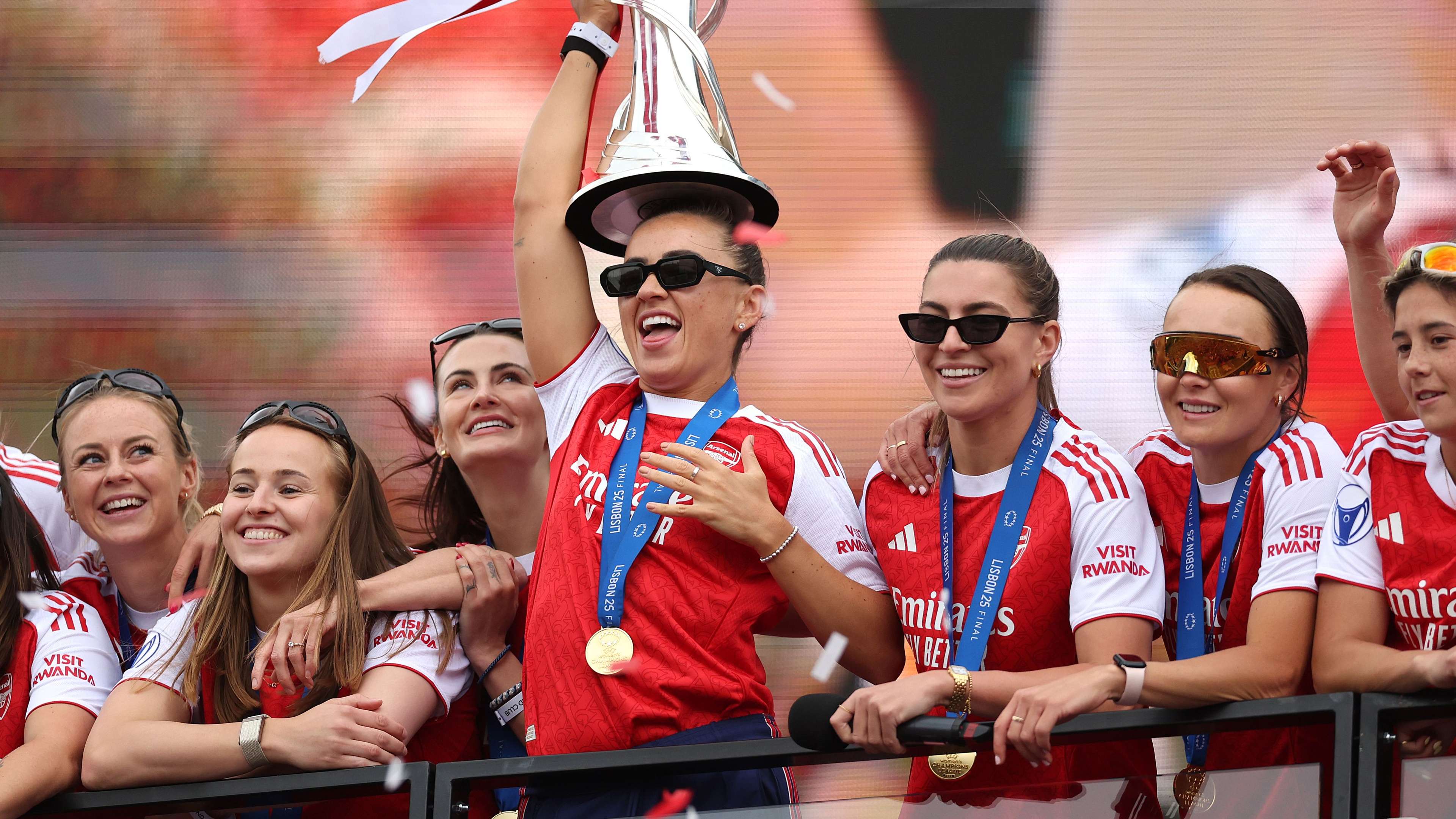 📽️ | Arsenal ace leads anti-Spurs chant in CL title parade  